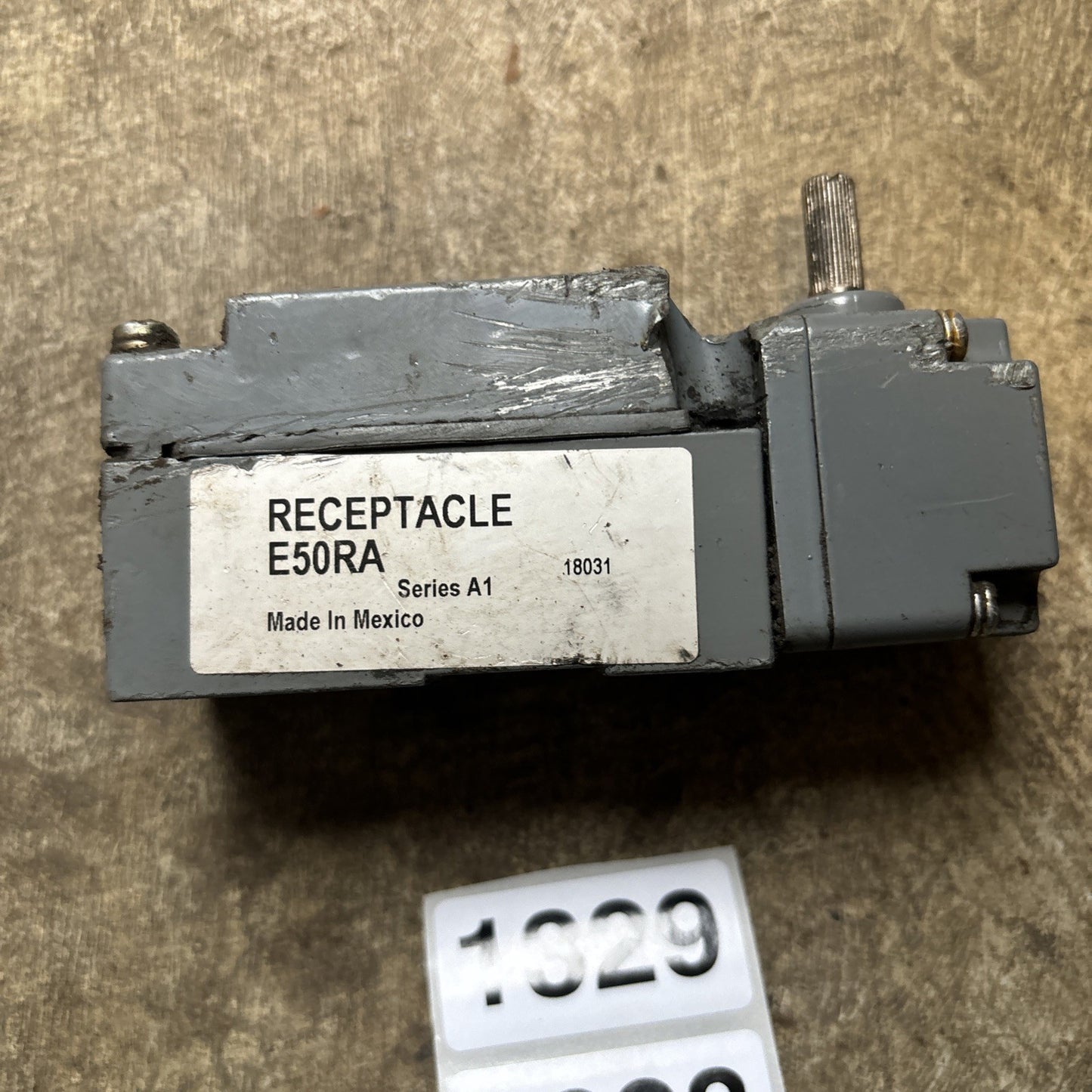 Cutler Hammer E50SA Limit Switch SER A1 W/E50DL1 Operating Head USED2