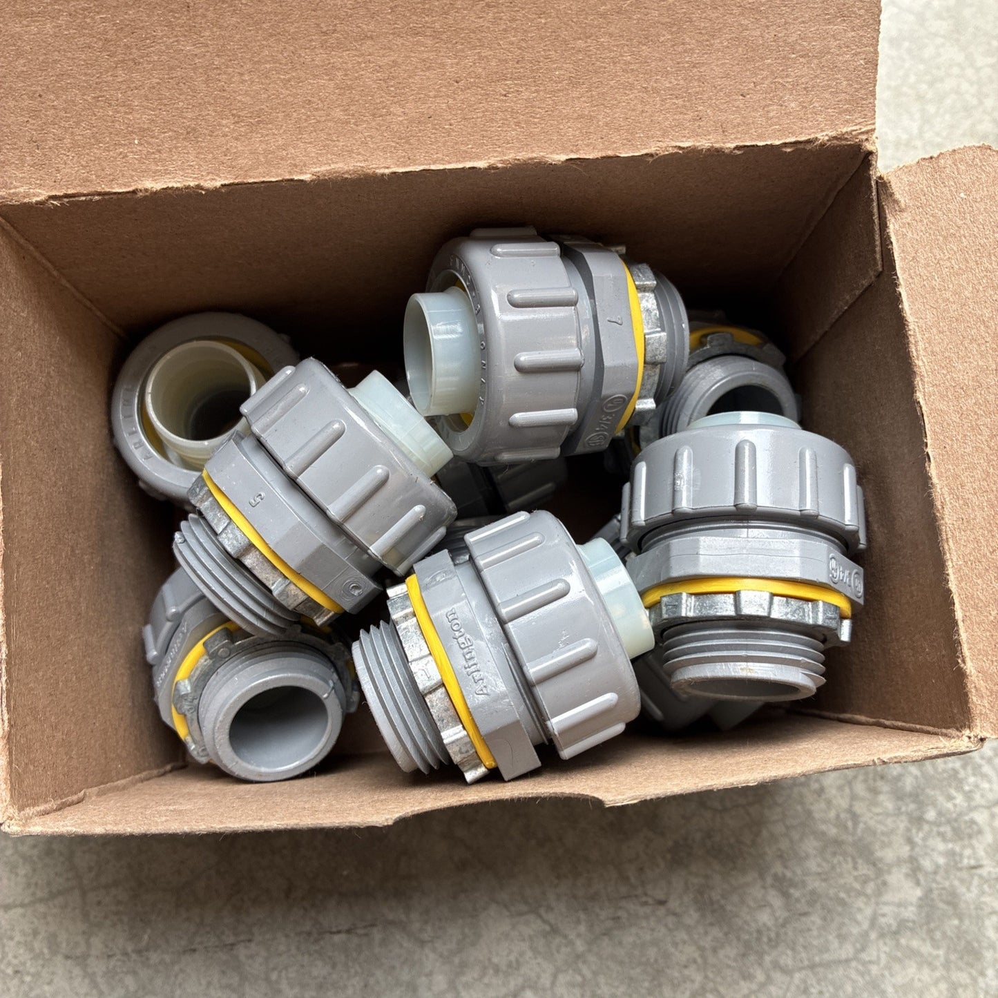 New Arlington NMLT75 Straight Liquid Tight Conduit Connector, 3/4 Full Case1