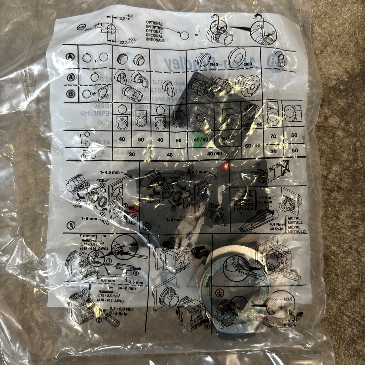 Allen Bradley Latching E Stop Twist Lock 800FM-MT44MX123