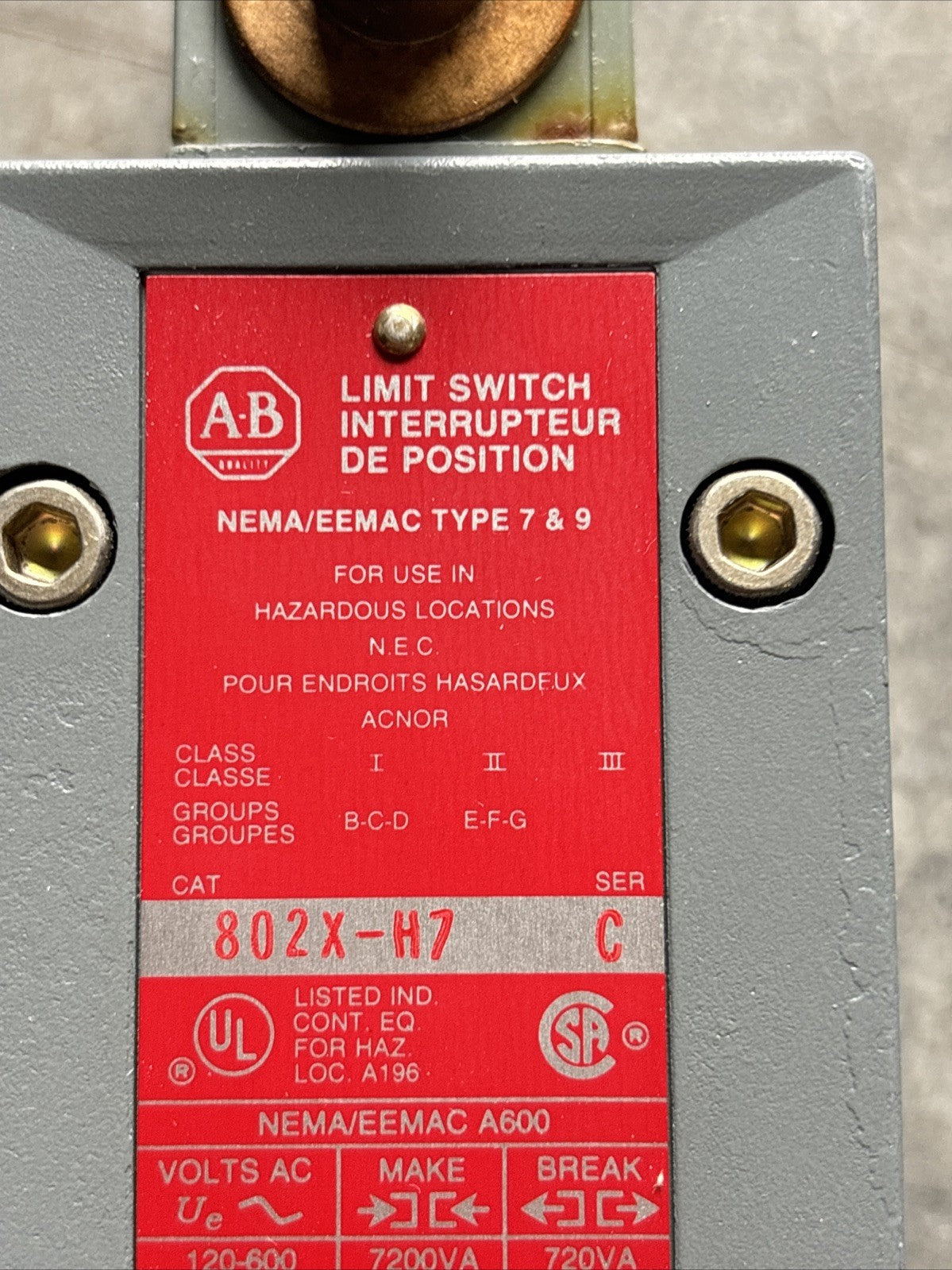New In Box ALLEN BRADLEY 802X-H7 SER C LIMIT SWITCH3