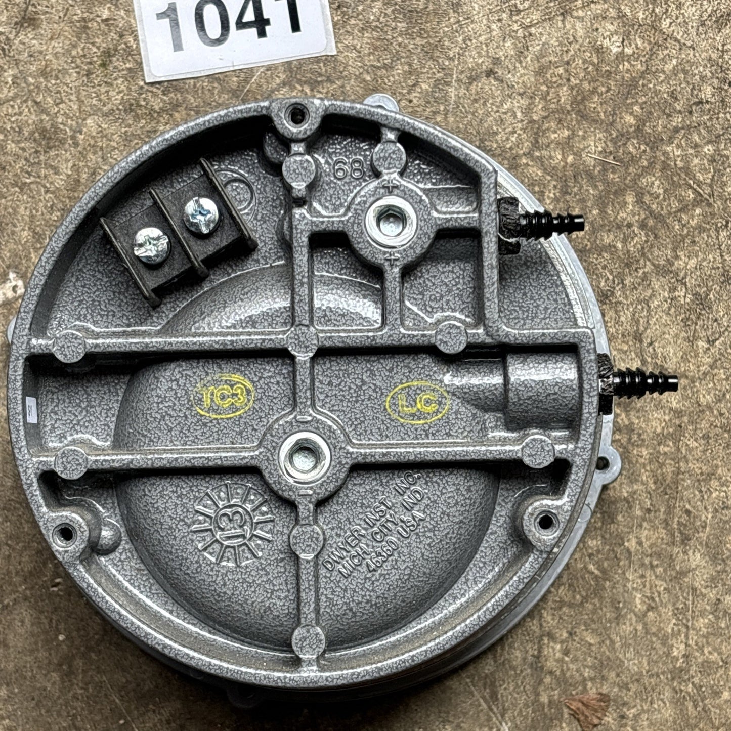 DWYER 605-0 6050 Magnehelic Differential Pressure Indicating Transmitter2