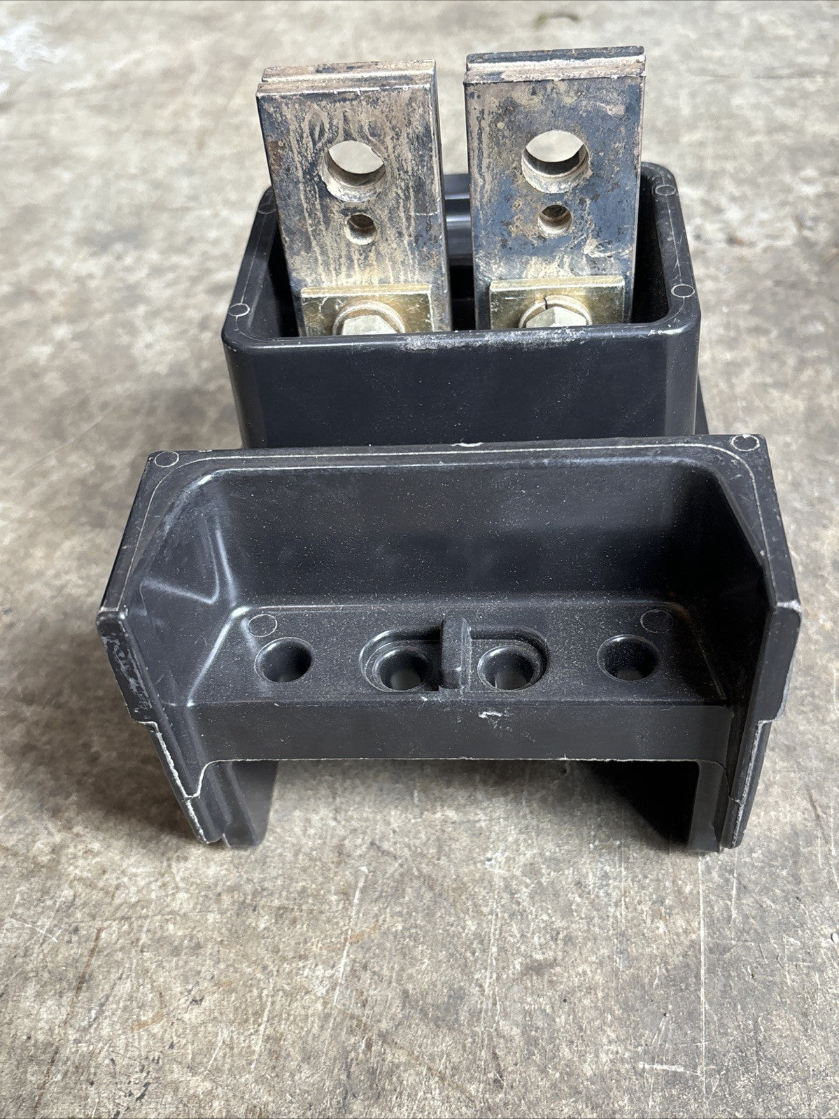 701442   BLACK UPPER POLE BASE MOLDING INSULATOR8