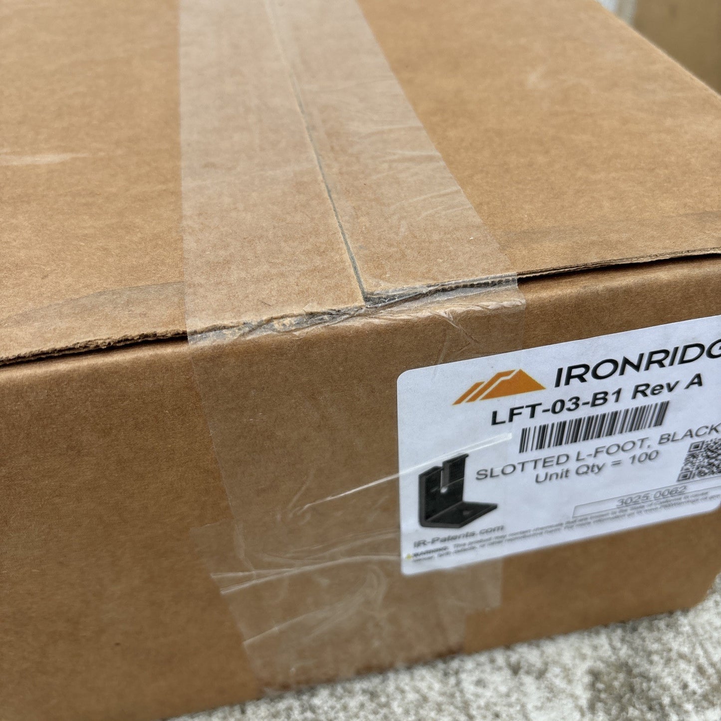 Case Of 100 IronRidge LFT‑03‑B1 — Slotted L‑Foot, Black, Rev A1