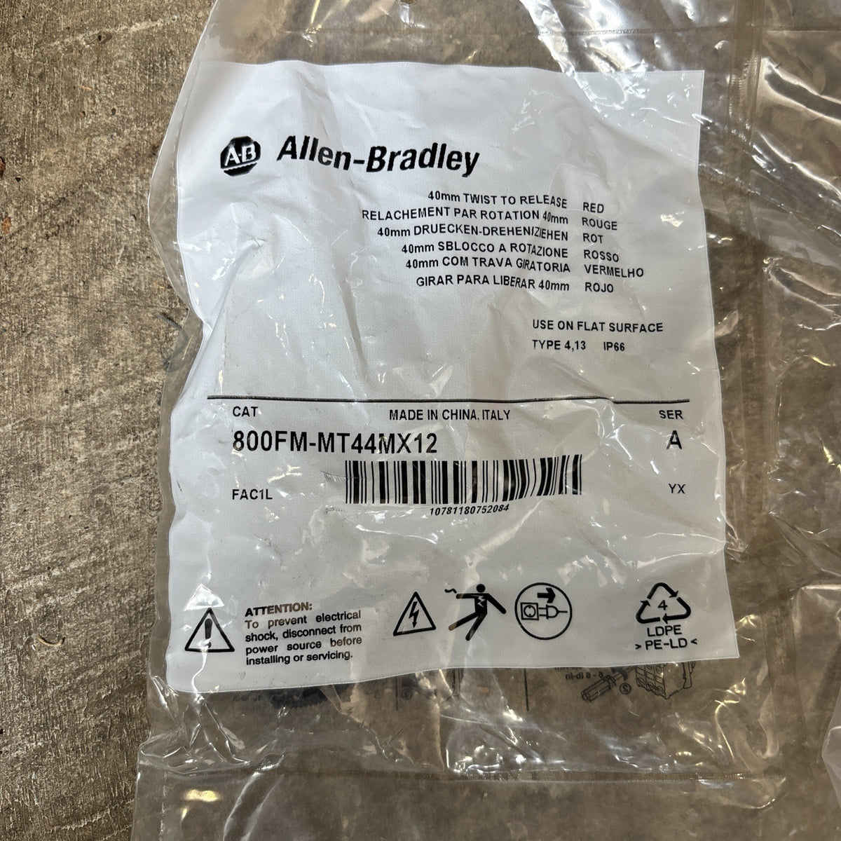 Allen Bradley Latching E Stop Twist Lock 800FM-MT44MX121