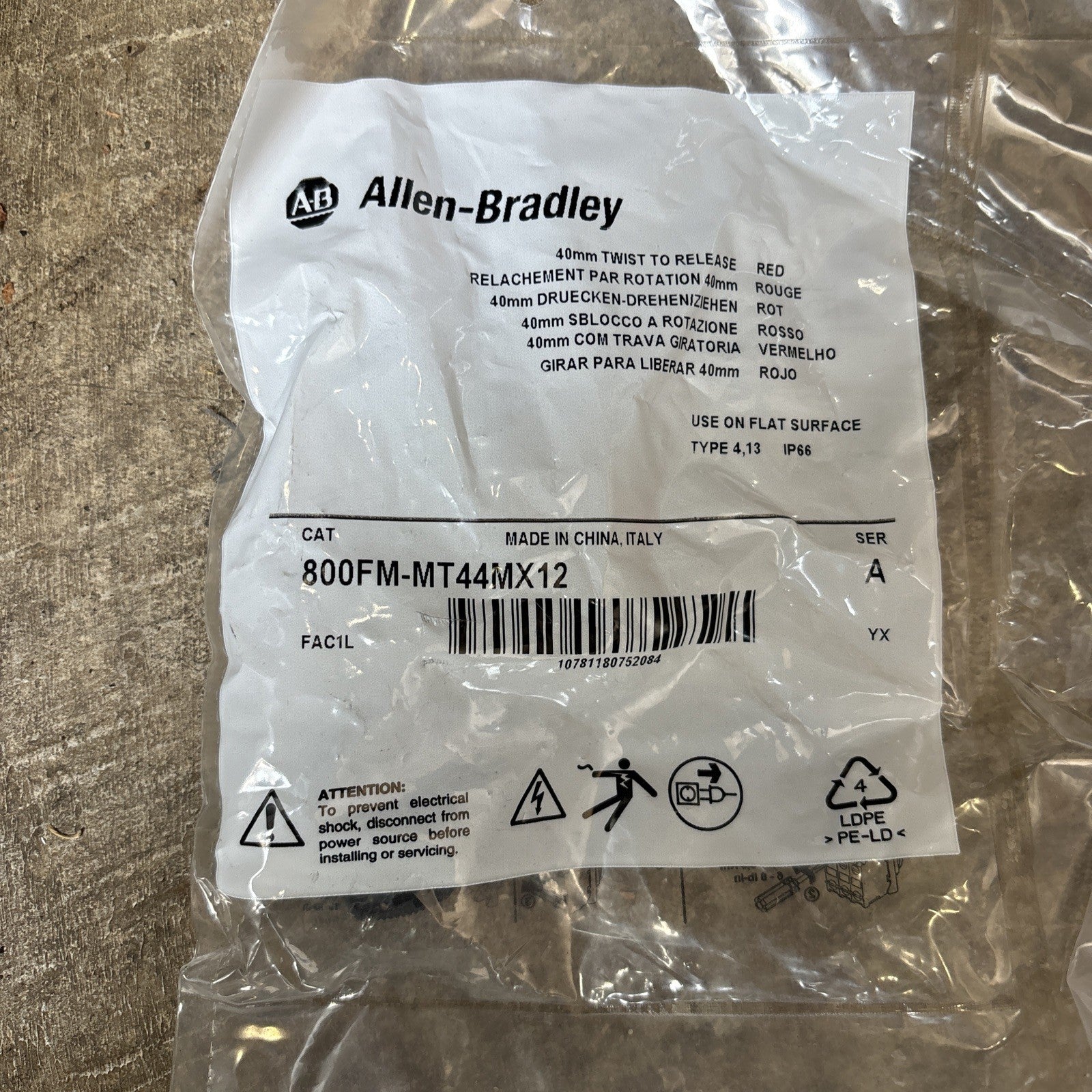 Allen Bradley Latching E Stop Twist Lock 800FM-MT44MX121
