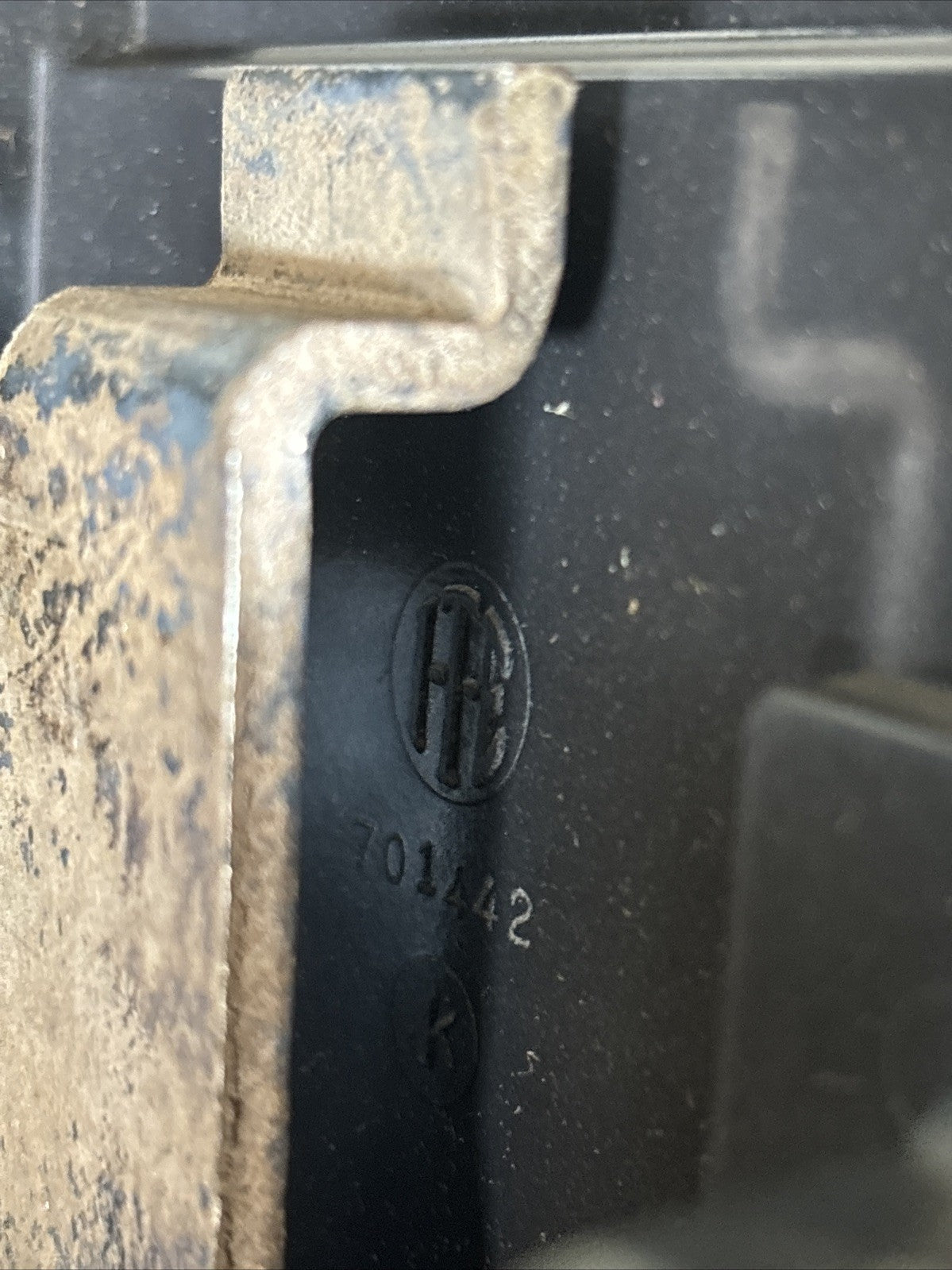 701442   BLACK UPPER POLE BASE MOLDING INSULATOR5