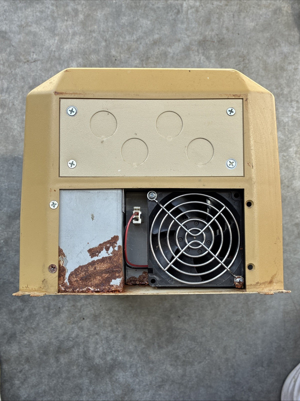 Toshiba H3 AC Drive VT130H3U4080 7.5HP 3Ph Input: 460V 12A 3p 50/60Hz7
