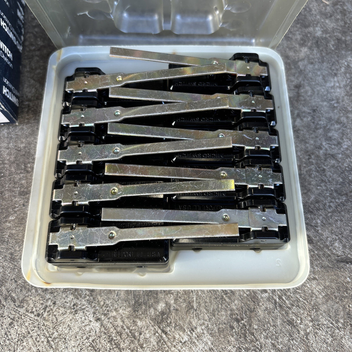 NEW BOX OF 10 HONEYWELL BE 2RV A2 MICRO LIMIT SWITCH PILOT DUTY 25A 125/250/480V2
