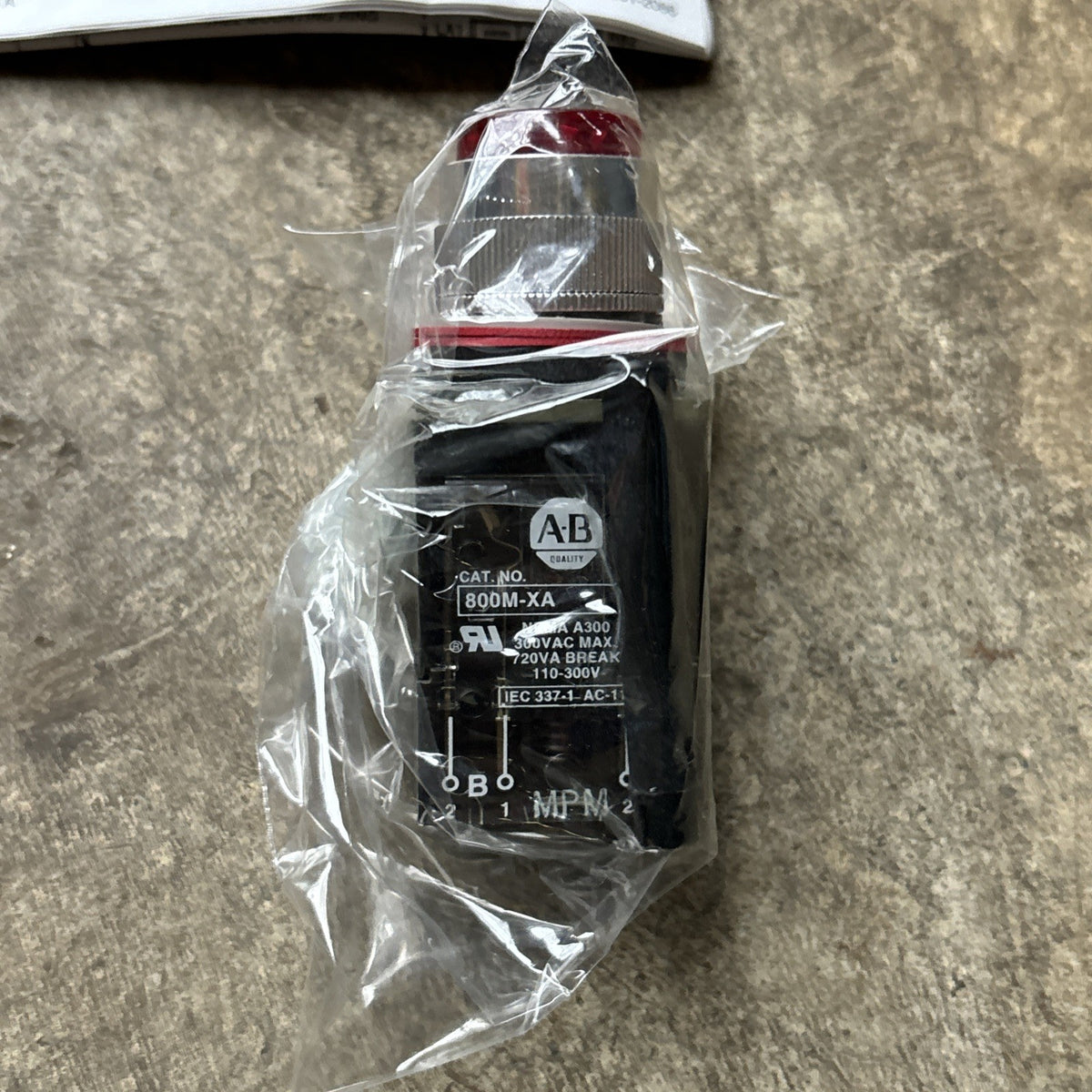 Allen Bradley 800MR QB24RA Ser D 24V Extended Red Lens Push Button Illuminated2