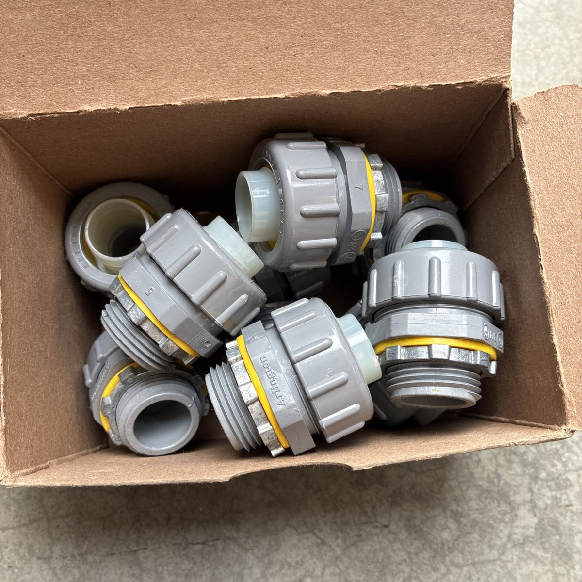 New Arlington NMLT75 Straight Liquid Tight Conduit Connector, 3/4 Full Case1