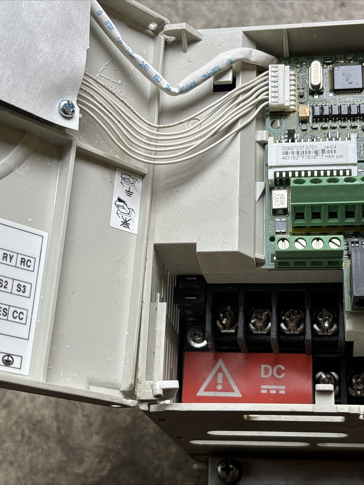 Toshiba Inverter VF S11 series VFS11 4007PL WN(R5) 0.75KW 380V Works, Damage4