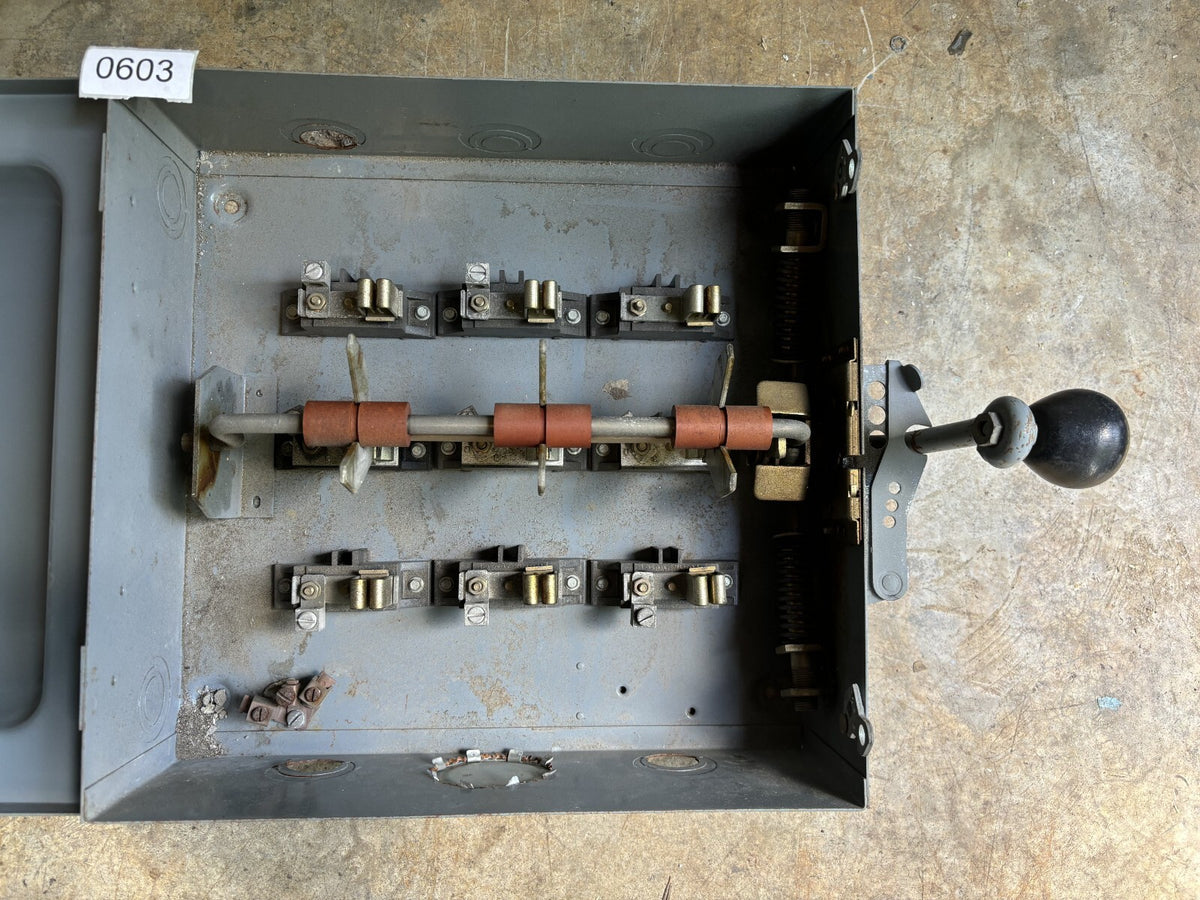 Square D 82352 Non Fusible Double Throw Safety Switch 60 Amp 240 Vac3