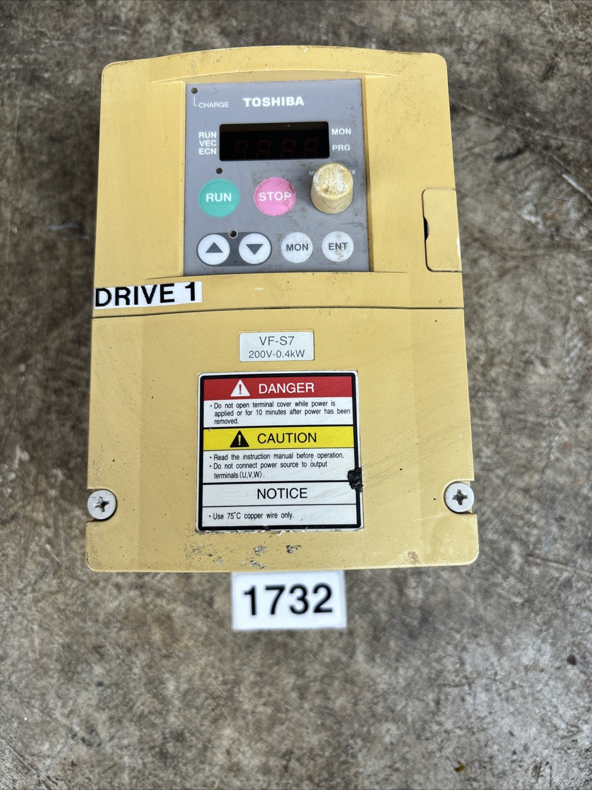 Toshiba VFS7 2004UP Transistor Invertor 3 Phase 3 Amp 200 230 Volts Works Read0