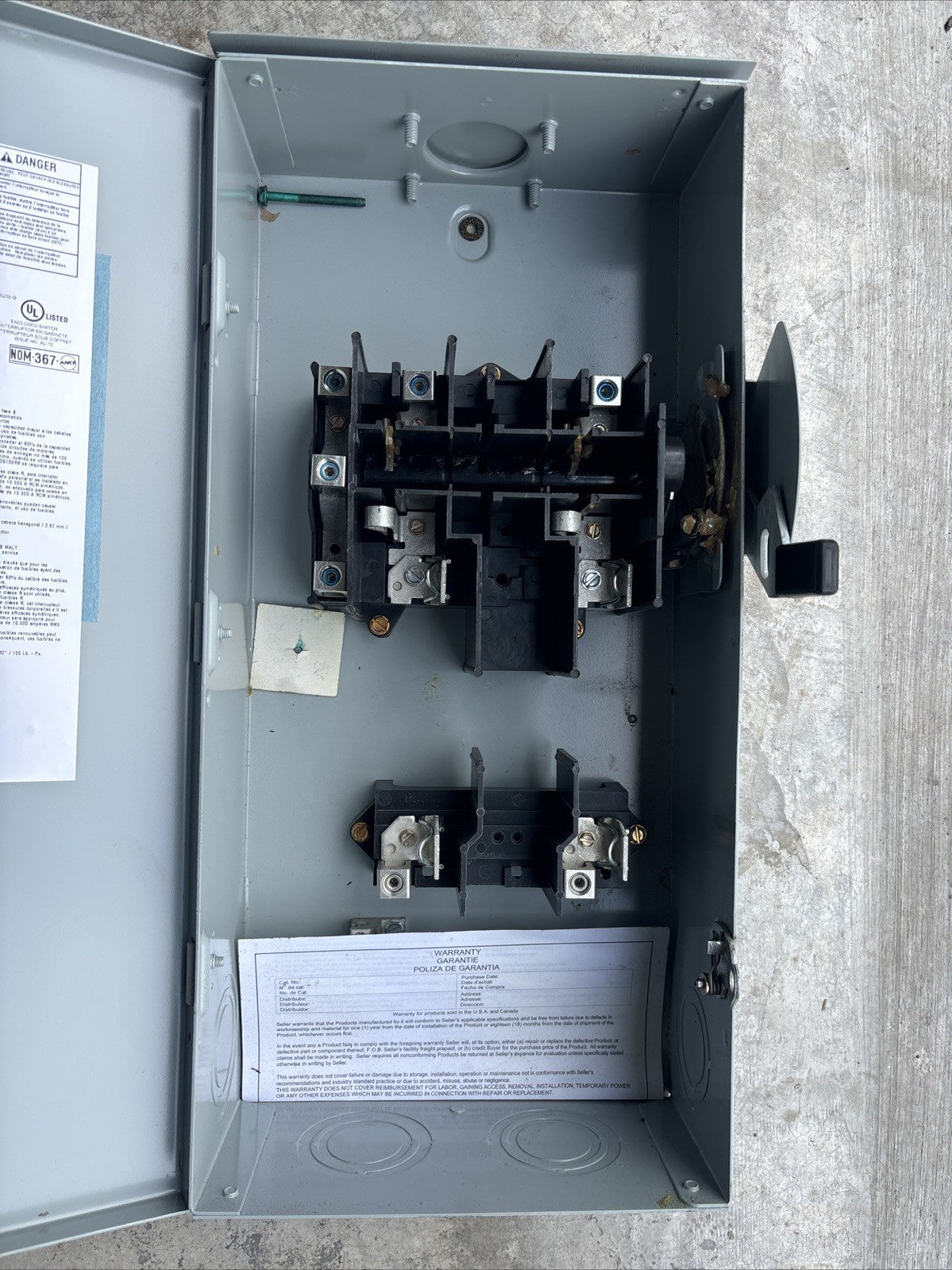 EATON DG223NRB Safety Switch 100A 240 V 1 PH 2 POLE Fusible TYPE 3R Rainproof1