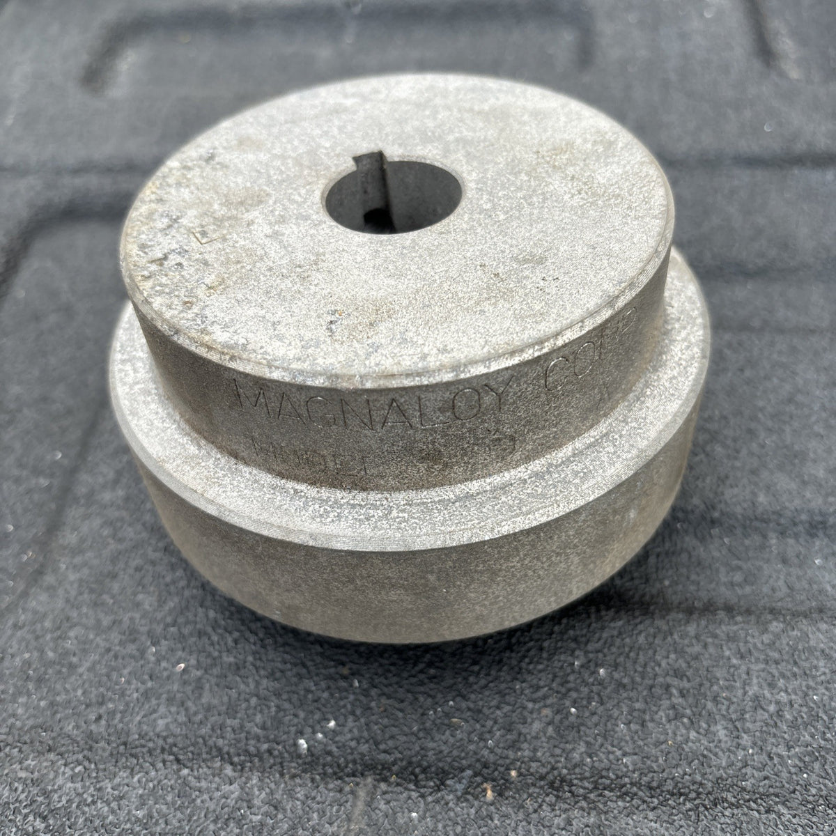 New Magnaloy M50002806 M500 Coupling Hub 7/8" Bore, 3/16" Keyway0