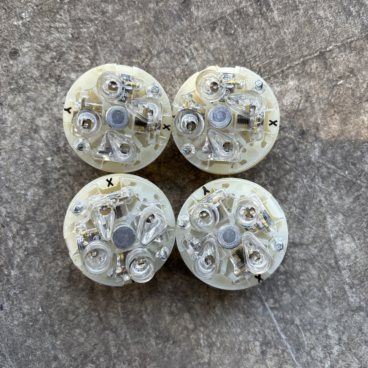 Hubbell HBL2411 Twist Lock Plug 3P/4W 125/250V NEMA L14 20P Lot Of 42
