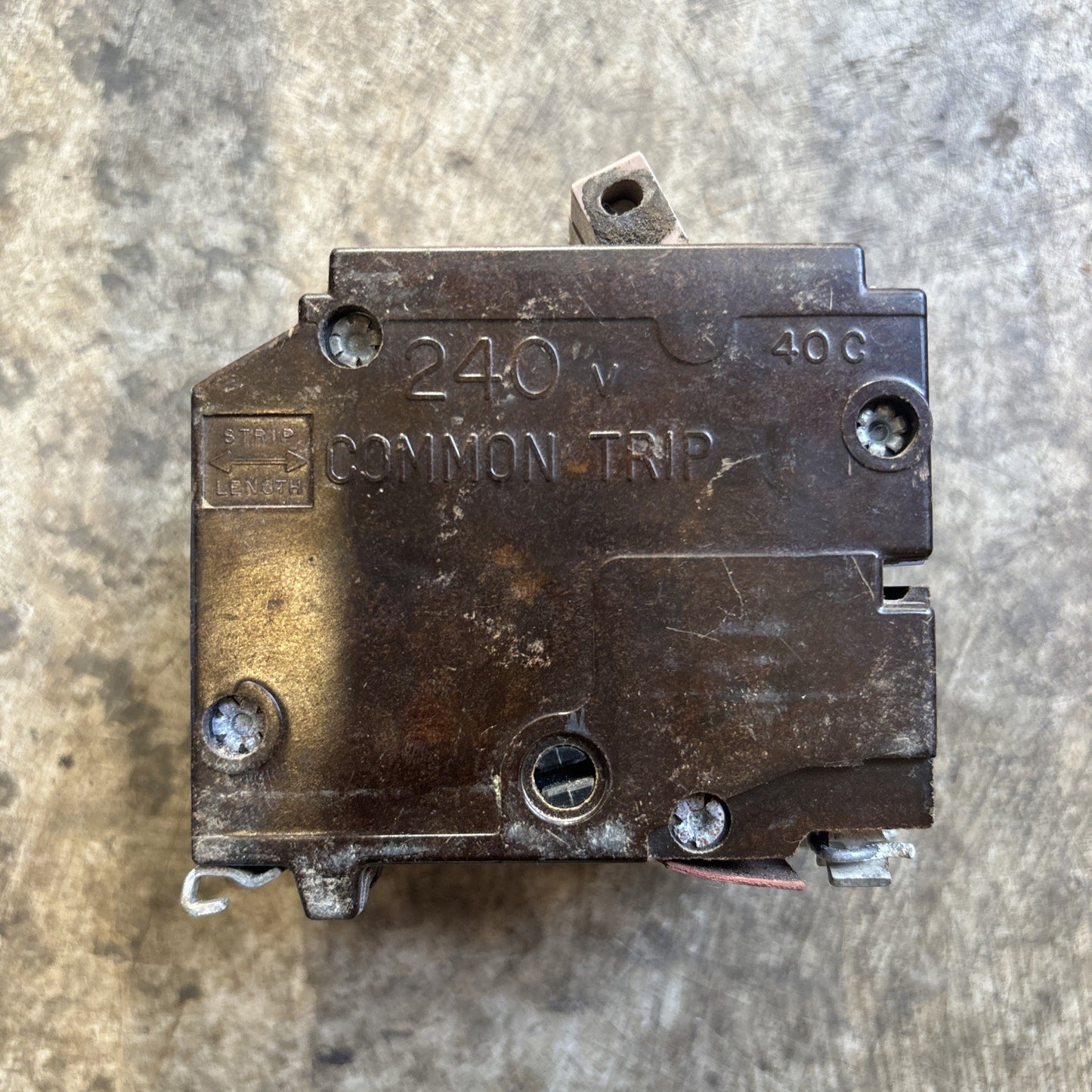 UND LAB Inc. 3 pole 50 AMP circuit breaker 240 VAC AL CU common trip Issue Lc2543