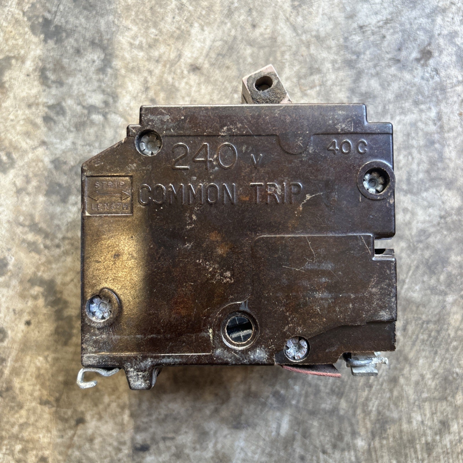 UND LAB Inc. 3 pole 50 AMP circuit breaker 240 VAC AL CU common trip Issue Lc2543