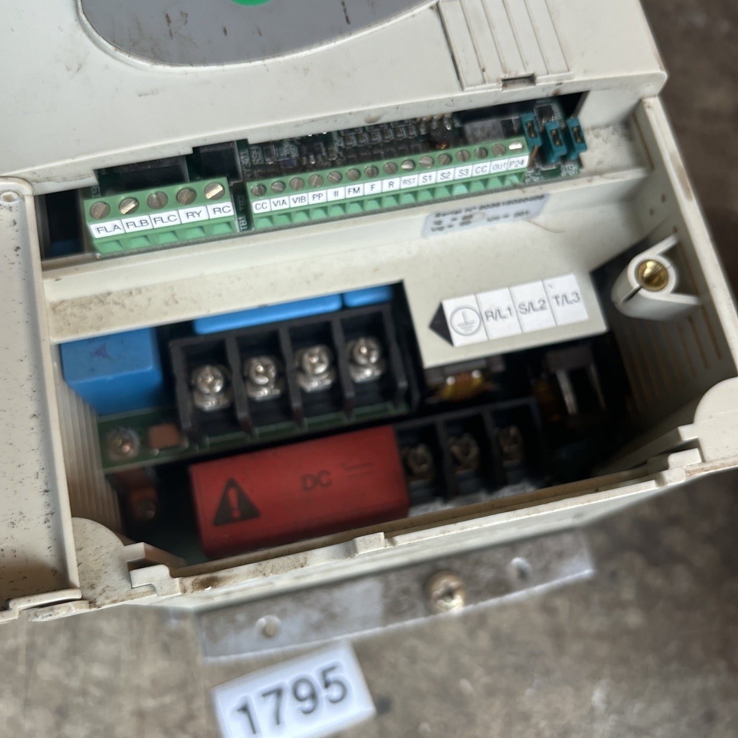 Toshiba VFS9 4015PL WN(1) VFD 0.5/400Hz 2Hp 380/500v 4.1A 3Ph In3