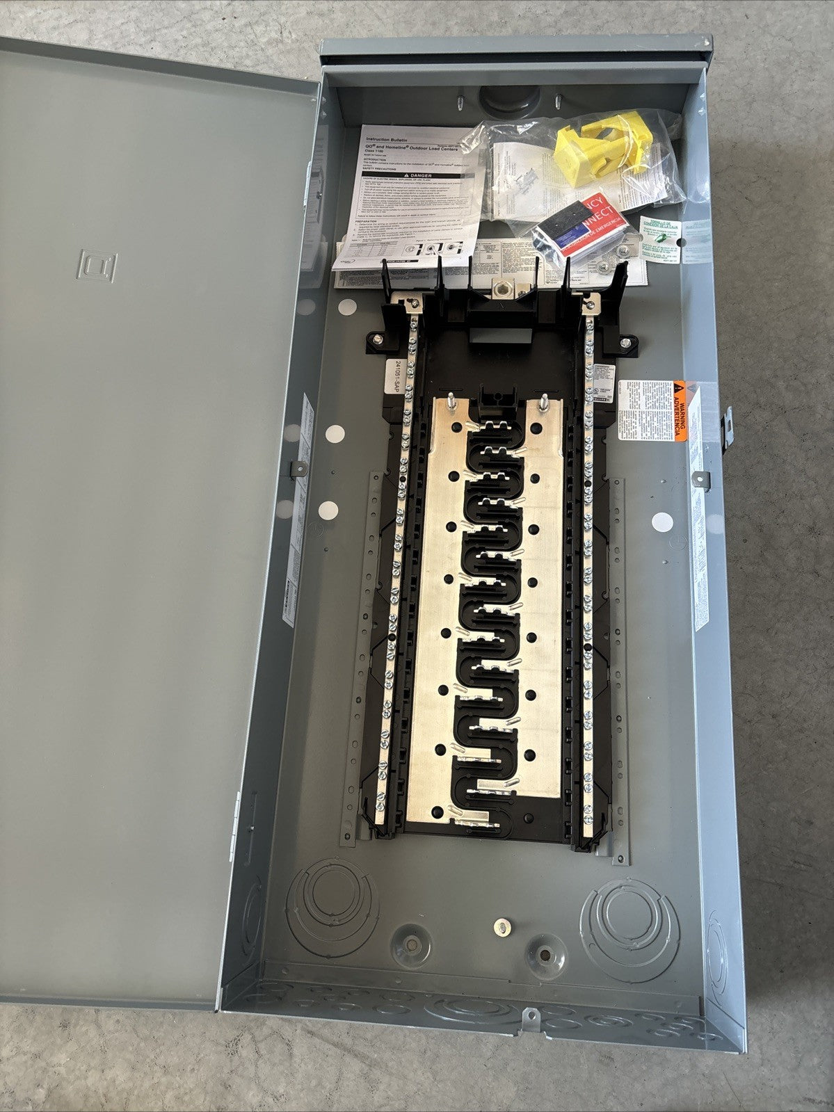 Square D BXH34R Homeline Outdoor load center New4