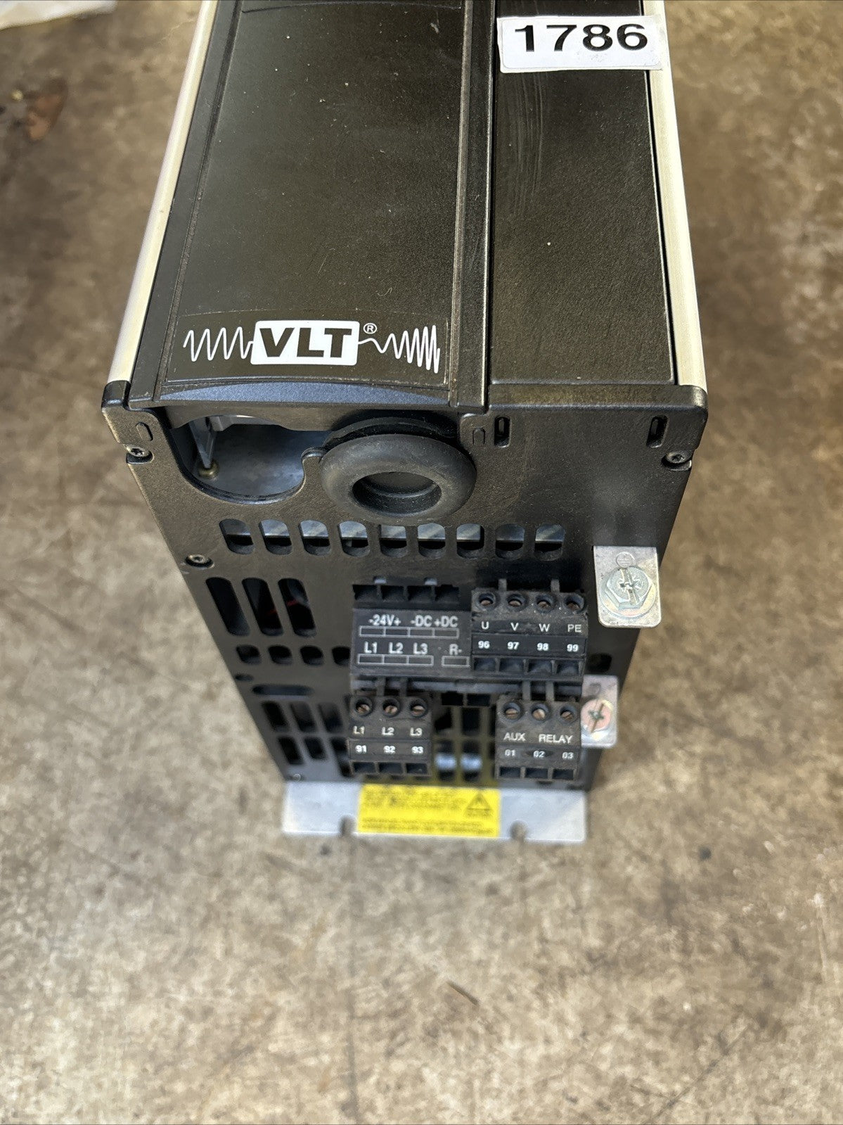 DANFOSS VLT 5000 VLT5011PT5B20SBR1DLF00A00C0 Variable Speed1
