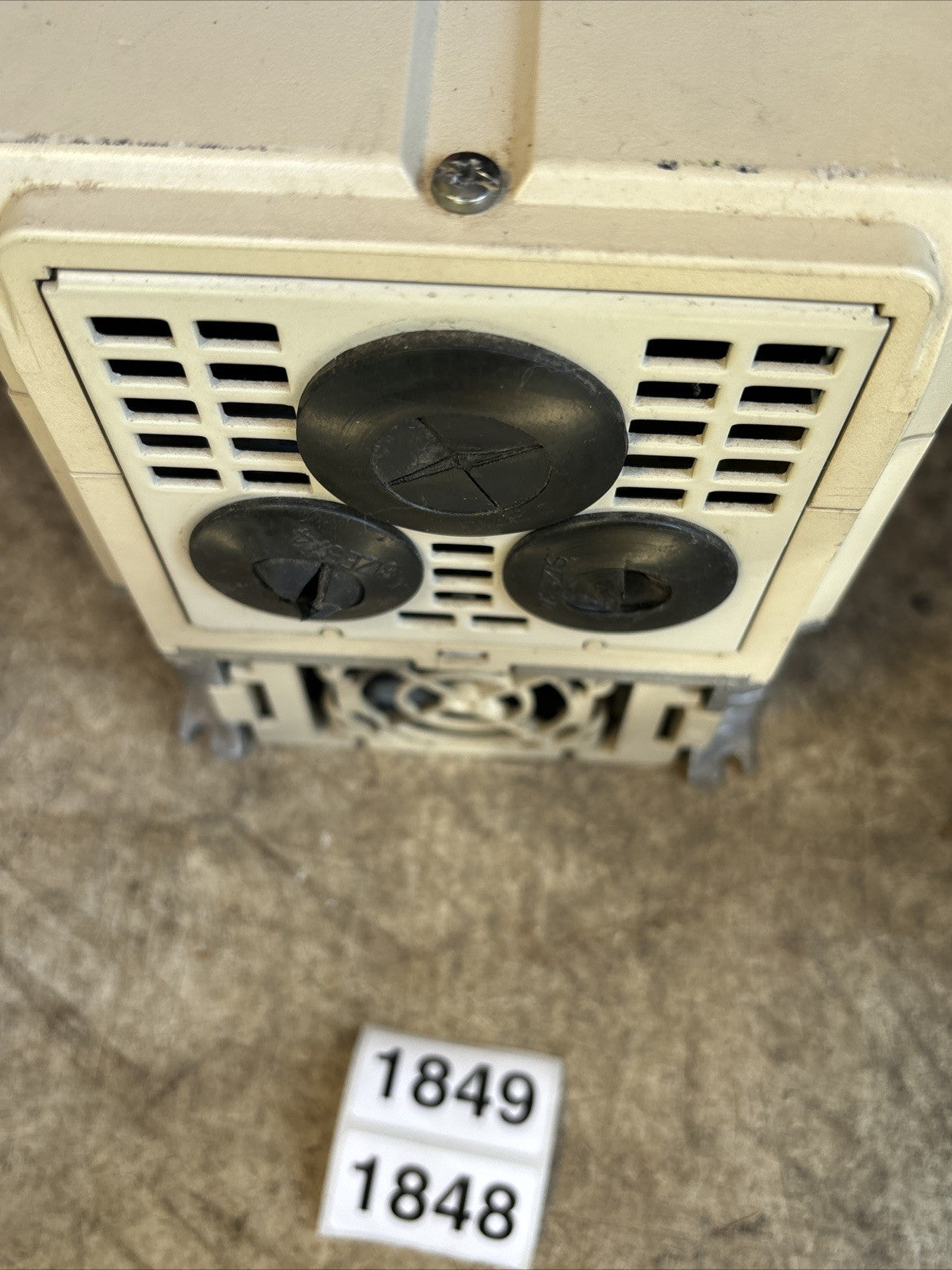 Omron CIMR F7Z42P2 Yaskawa Varispeed F7 VFD Inverter 2.2kW 400V 3P 5.3A1