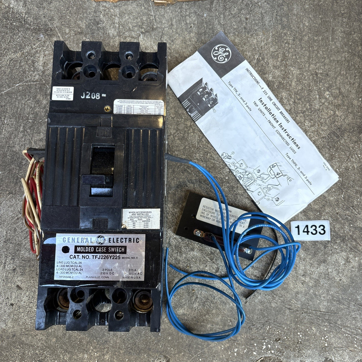 New Old Stock GE TFJ226Y225 Molded Case Switch 225 amp 2 Pole 600 volt w/ UVR2