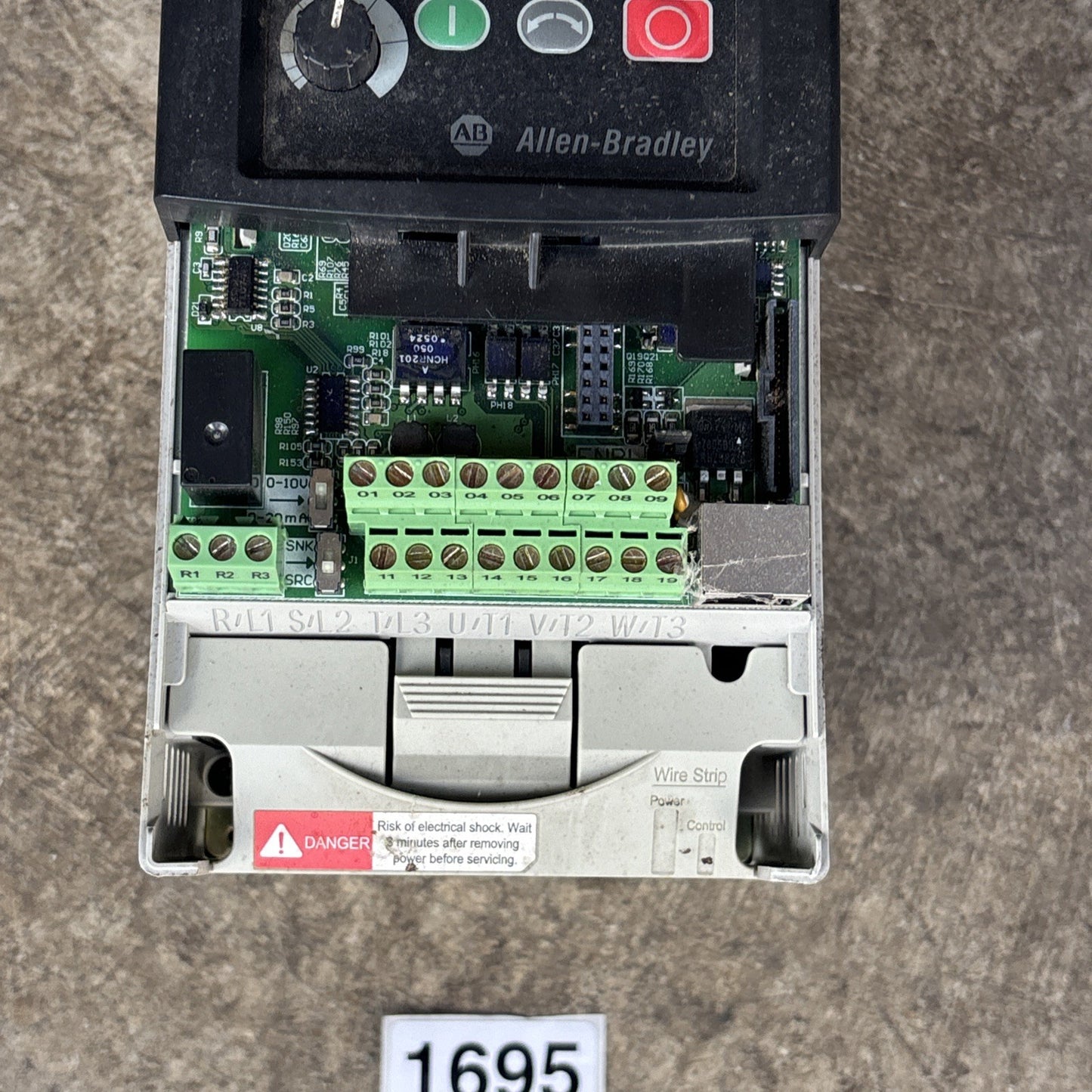 Allen Bradley Powerflex 40 22B D2P3N104 1.0HP AC drive, 380v 480v2
