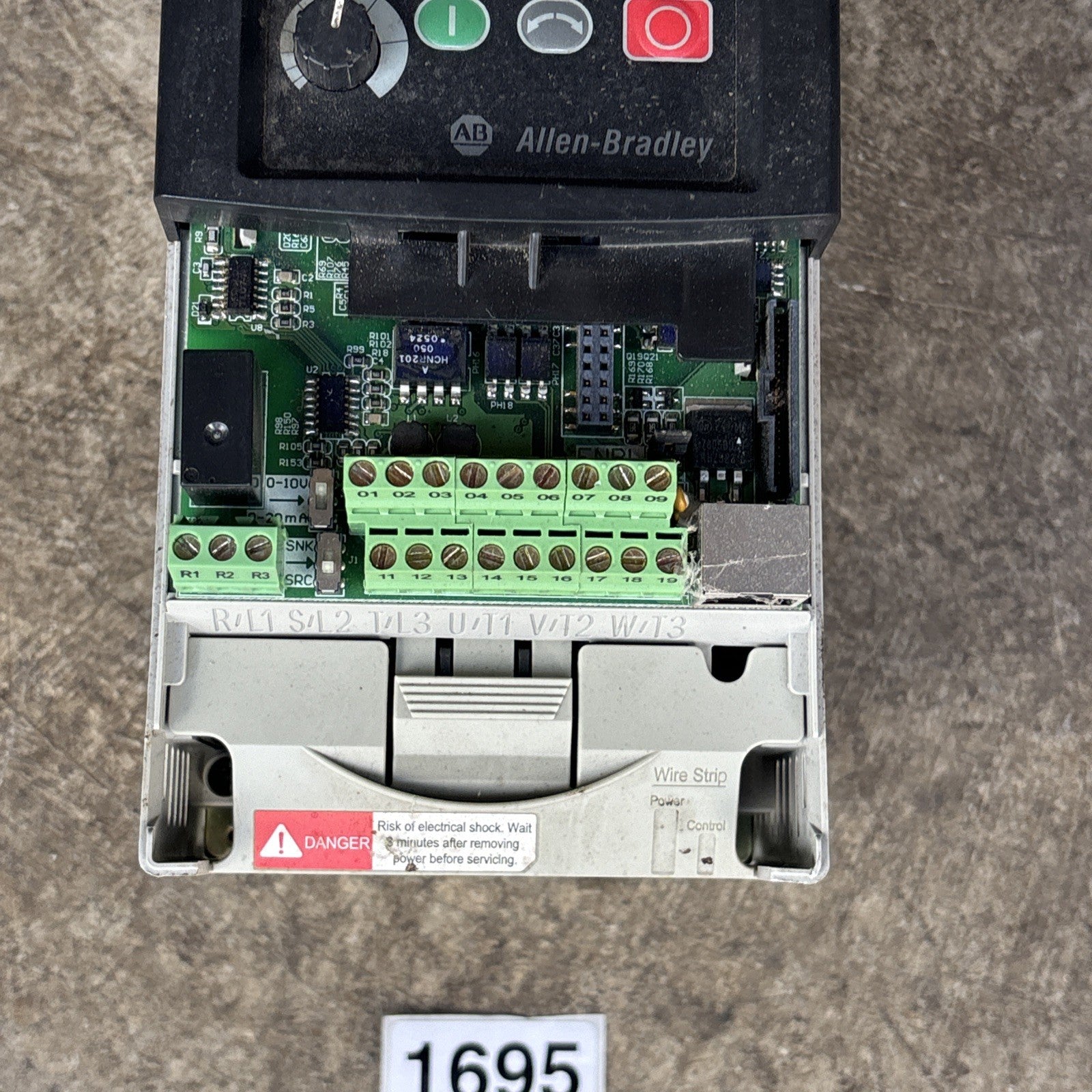 Allen Bradley Powerflex 40 22B D2P3N104 1.0HP AC drive, 380v 480v2