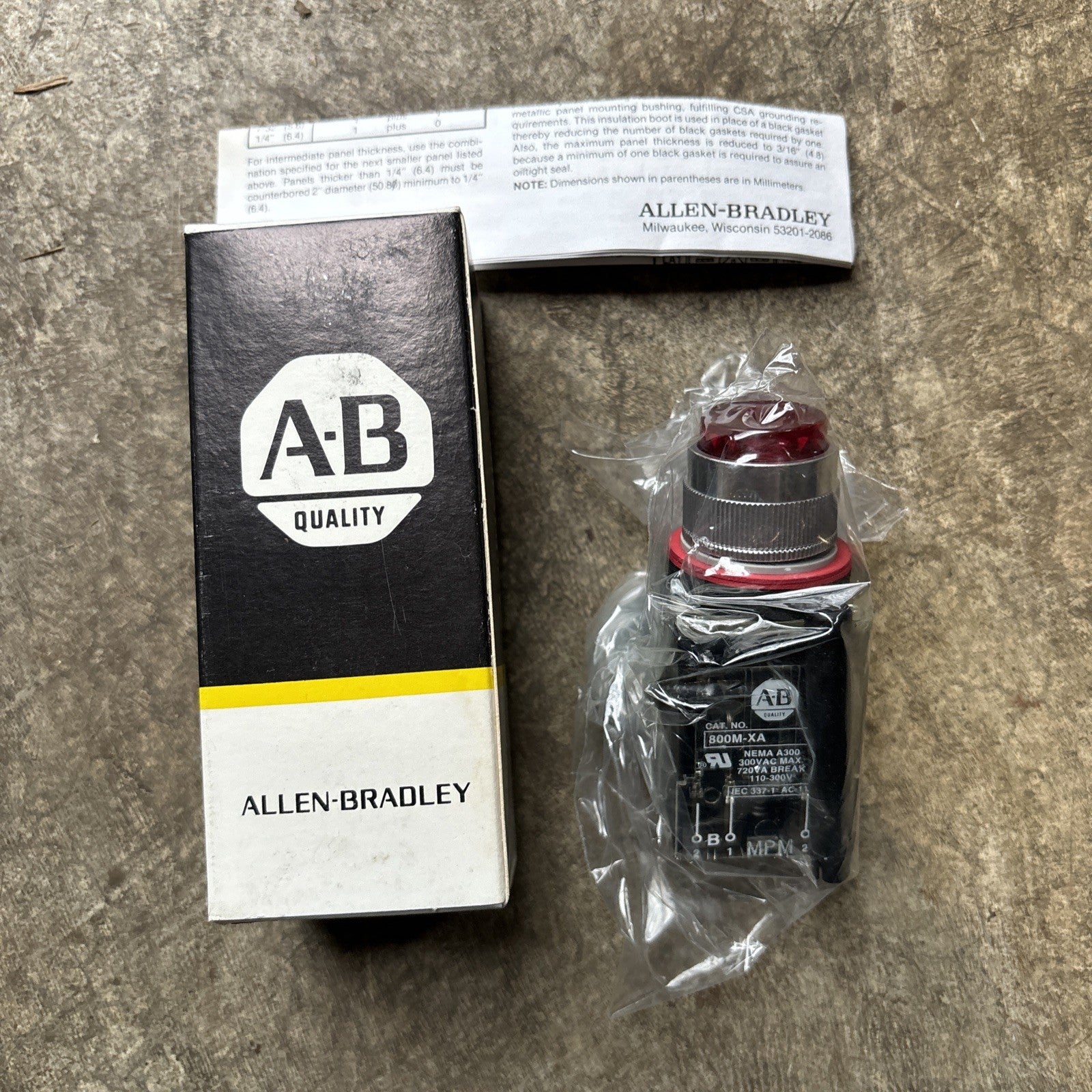 Allen Bradley 800MR QB24RA Ser D 24V Extended Red Lens Push Button Illuminated0