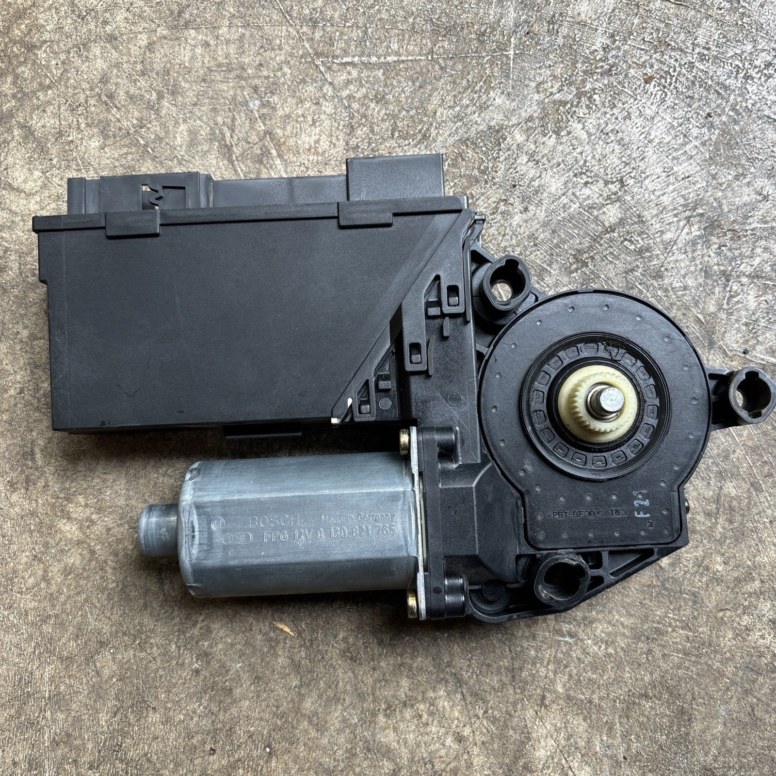 VW TOUAREG/ Porsche Cayenne 7LA, 7L6, 7L7  hinten links 7L09597952