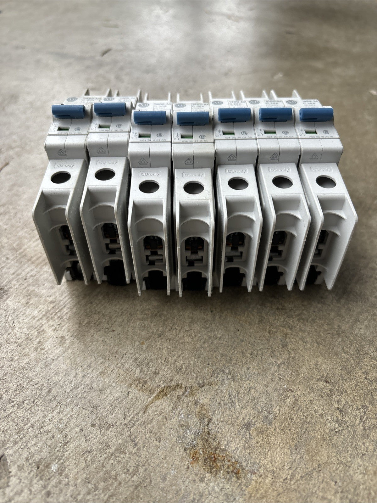 Allen Bradley 1489 M1C200 Ser. D Circuit Breaker 1489 M C 20A 1 Pole Lot Of 71