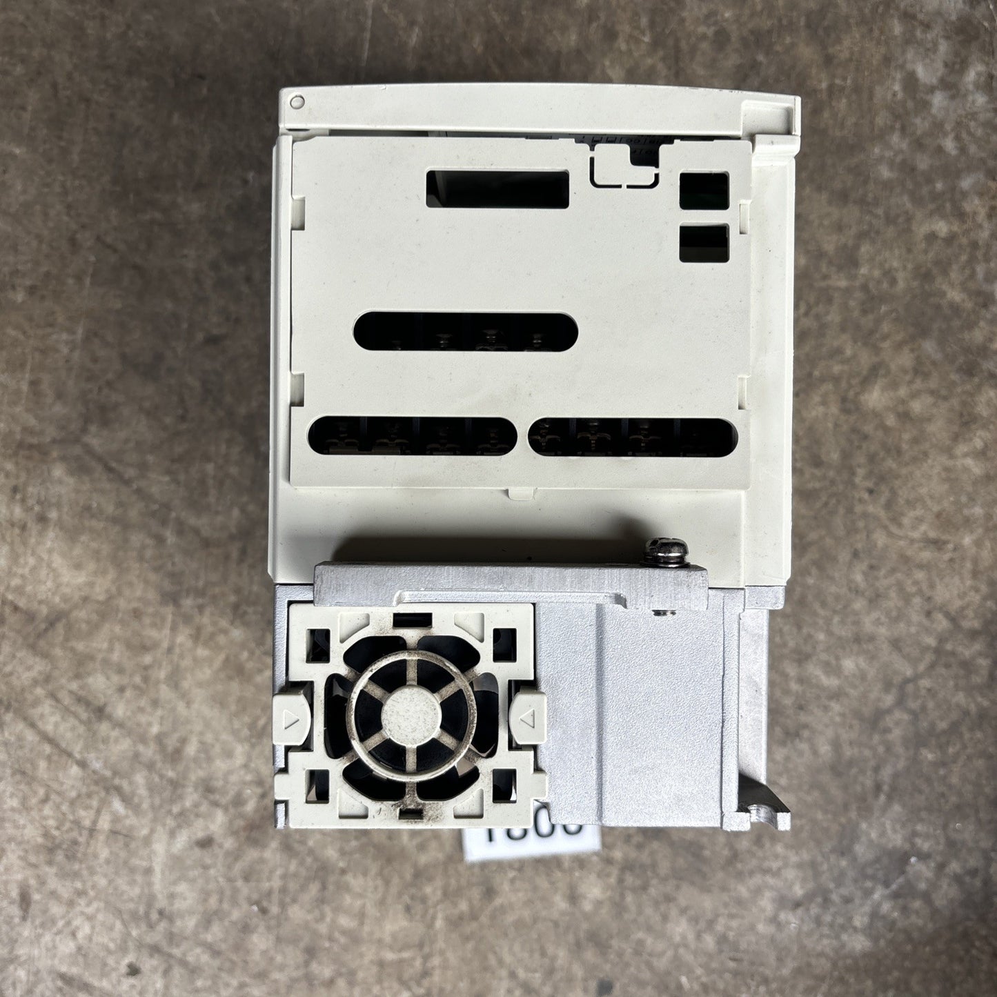 (1) TOSHIBA VFS11 4007PL WN (R5) TRANSISTOR INVERTER 1HP (H) MISSING KNOB4