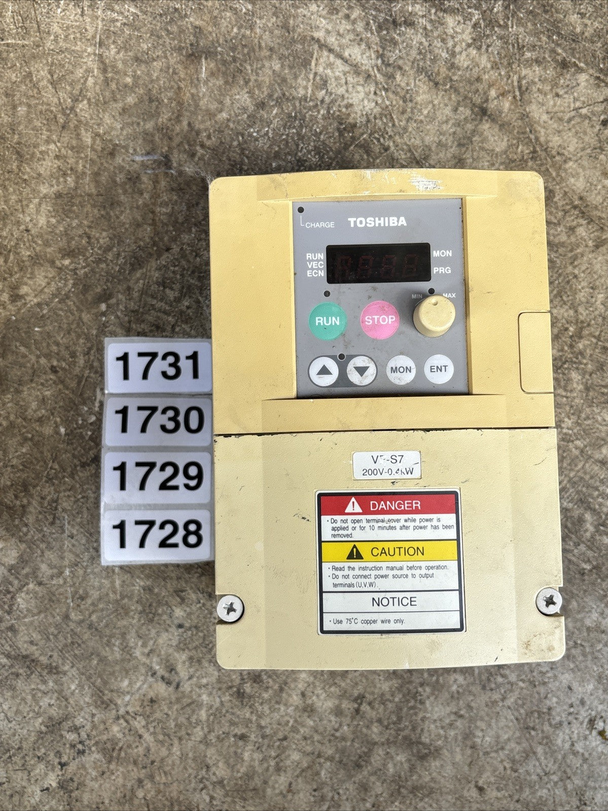 Toshiba VFS7 2004UP Transistor Invertor 3 Phase 3 Amp 200 230 Volts0