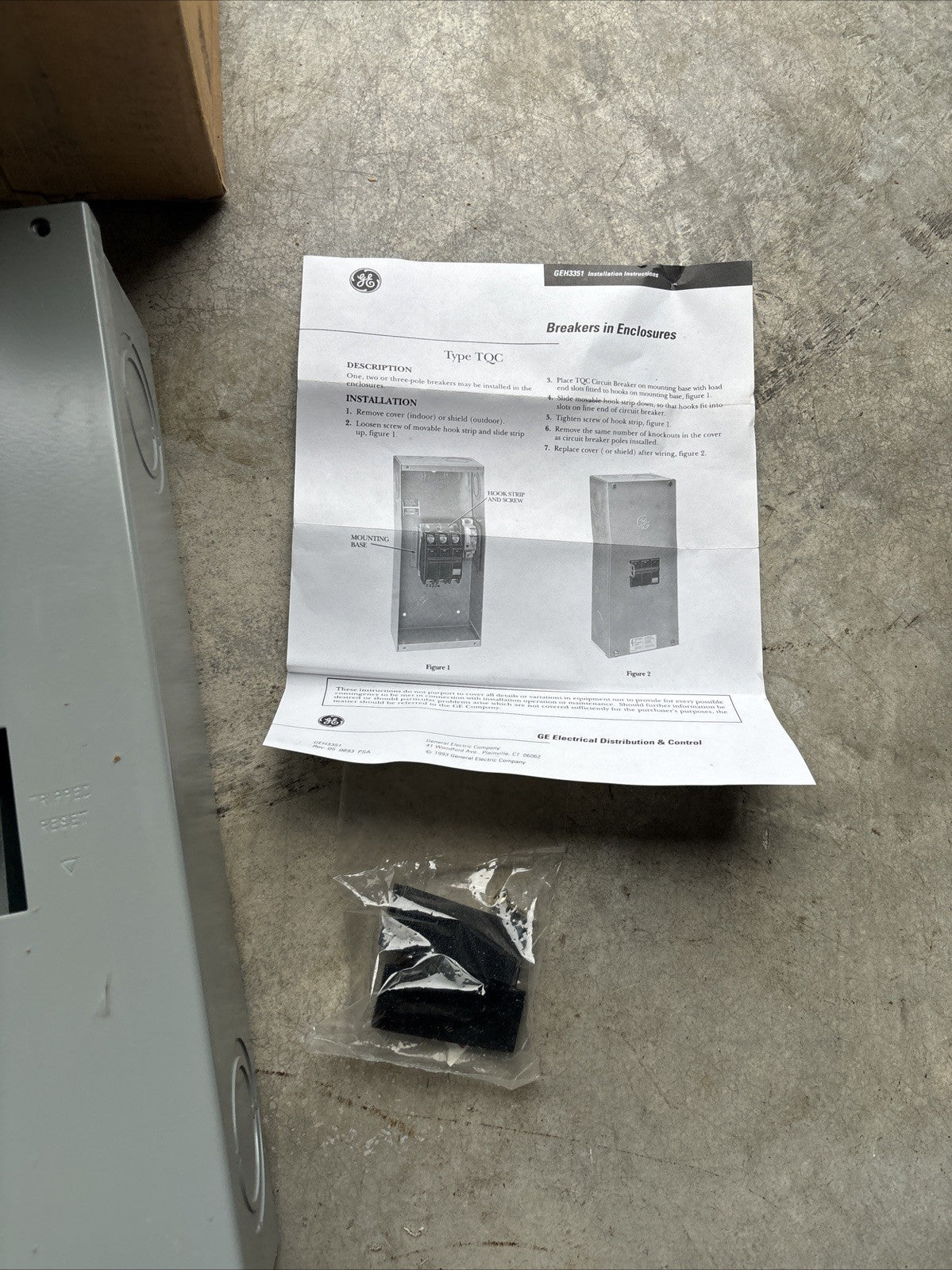 GE TQC100S Circuit Breaker Enclosure 100 Amp 240 Volt Surface Mount - NEW2