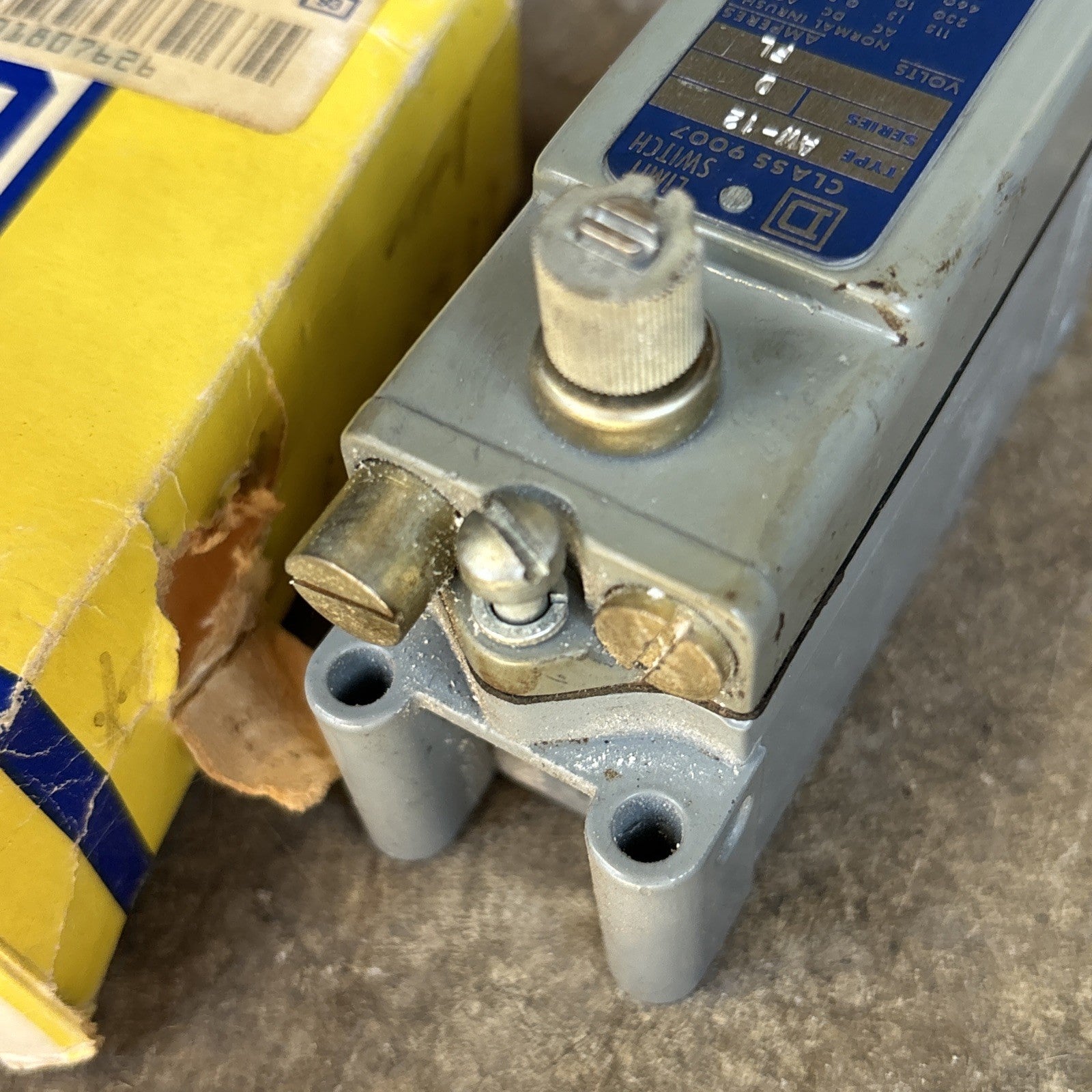 NEW SQUARE D 9007 AW 12/D LIMIT SWITCH 600VAC 8A 80762 *READ*5
