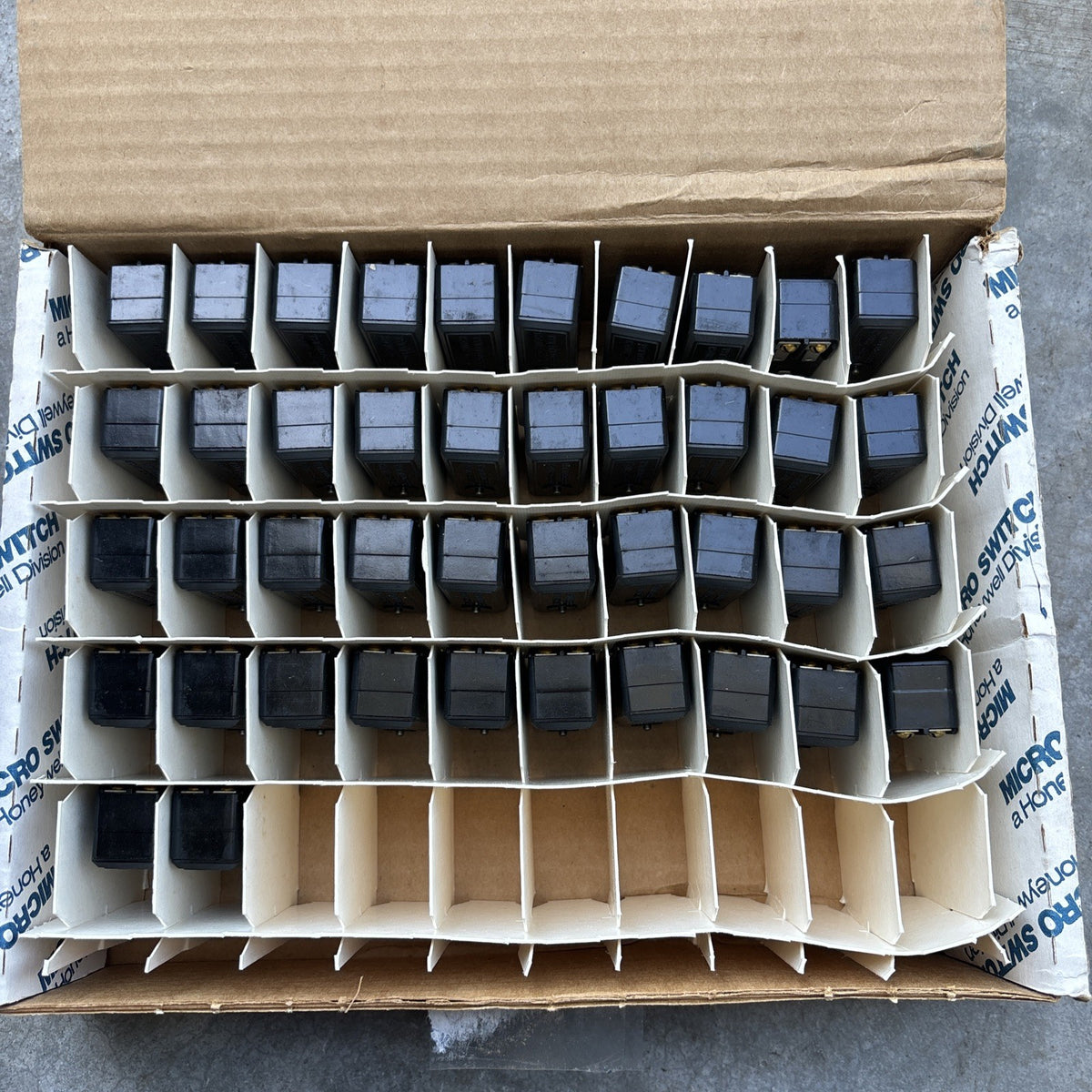 LOT OF 42 HONEYWELL BZ 2G A2 MICROSWITCH NEW1