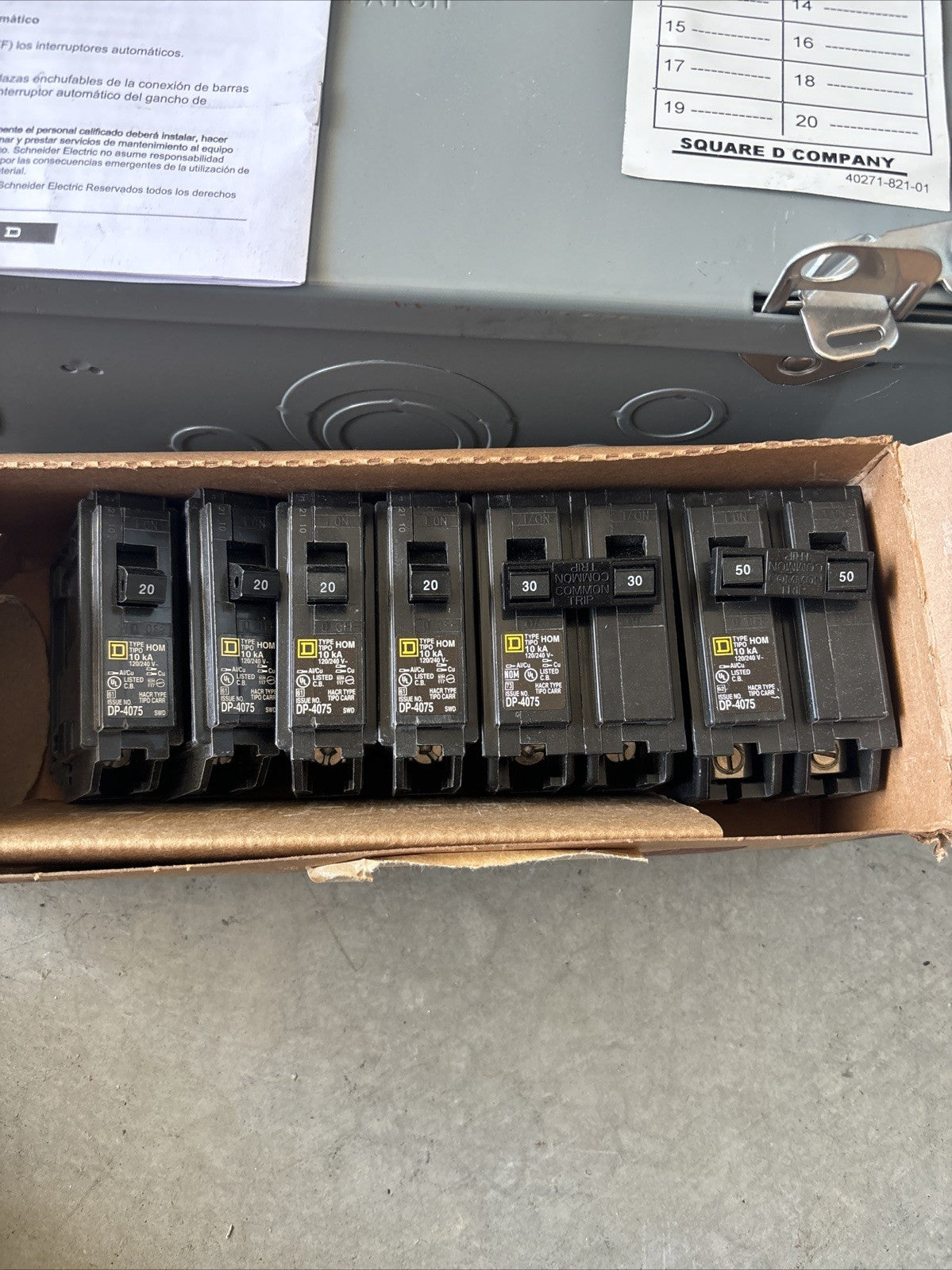 Square D SO2040M200S 200 Amp 20 Space 40 Circuit Outdoor Rated With Breakers2