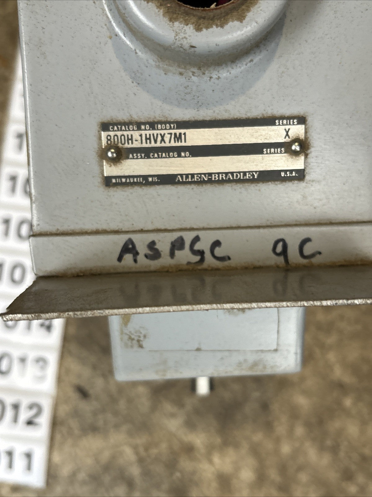 Allen Bradley Enclosure 800H-1HVX7M1 Body 800H-NP30 Cover2