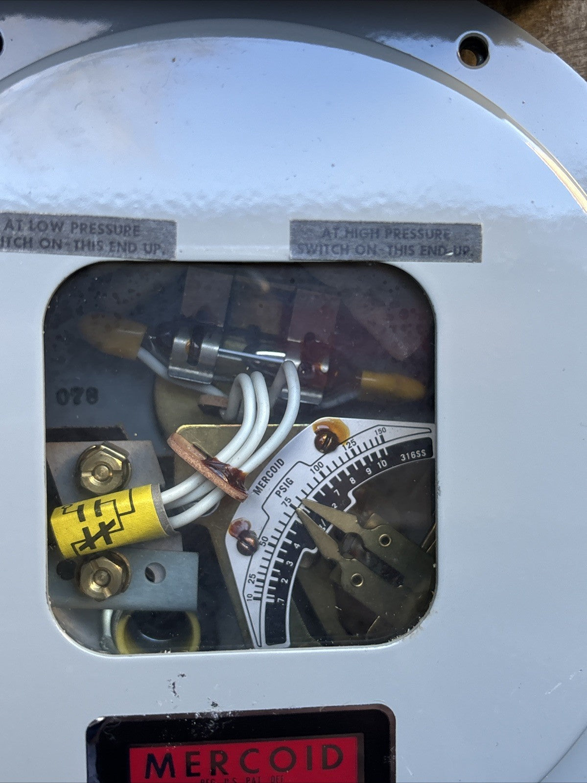 SURPLUS Mercoid Control DAW 43 153 24E Differential Pressure Switch 10 150 PSI2