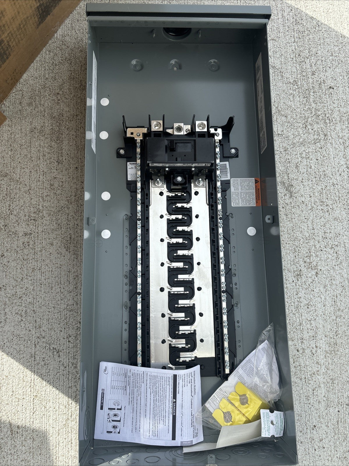 Square D HOM3060M150PRB 150A 30-Space 60-Circuit Load Center with Main Breaker1