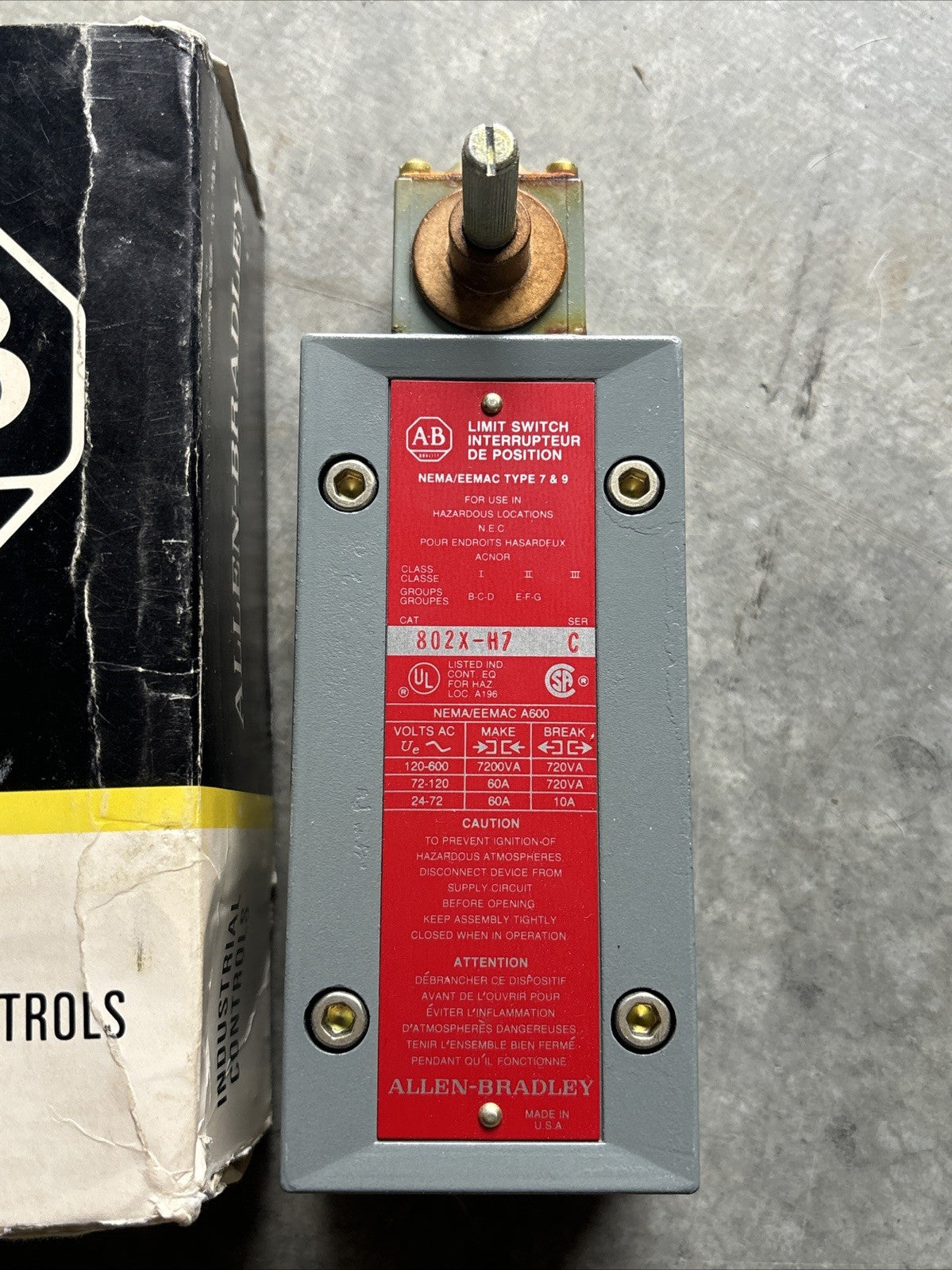 New In Box ALLEN BRADLEY 802X-H7 SER C LIMIT SWITCH1