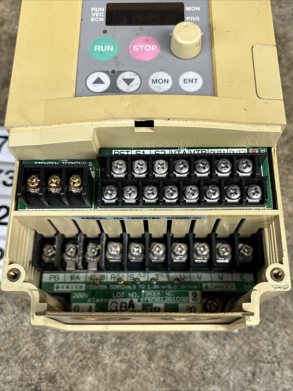 Toshiba VFS7 2004UP Transistor Invertor 3 Phase 3 Amp 200 230 Volts1