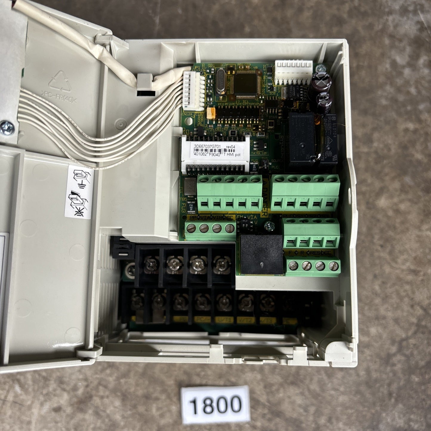 (1) TOSHIBA VFS11 4007PL WN (R5) TRANSISTOR INVERTER 1HP (H) MISSING KNOB1