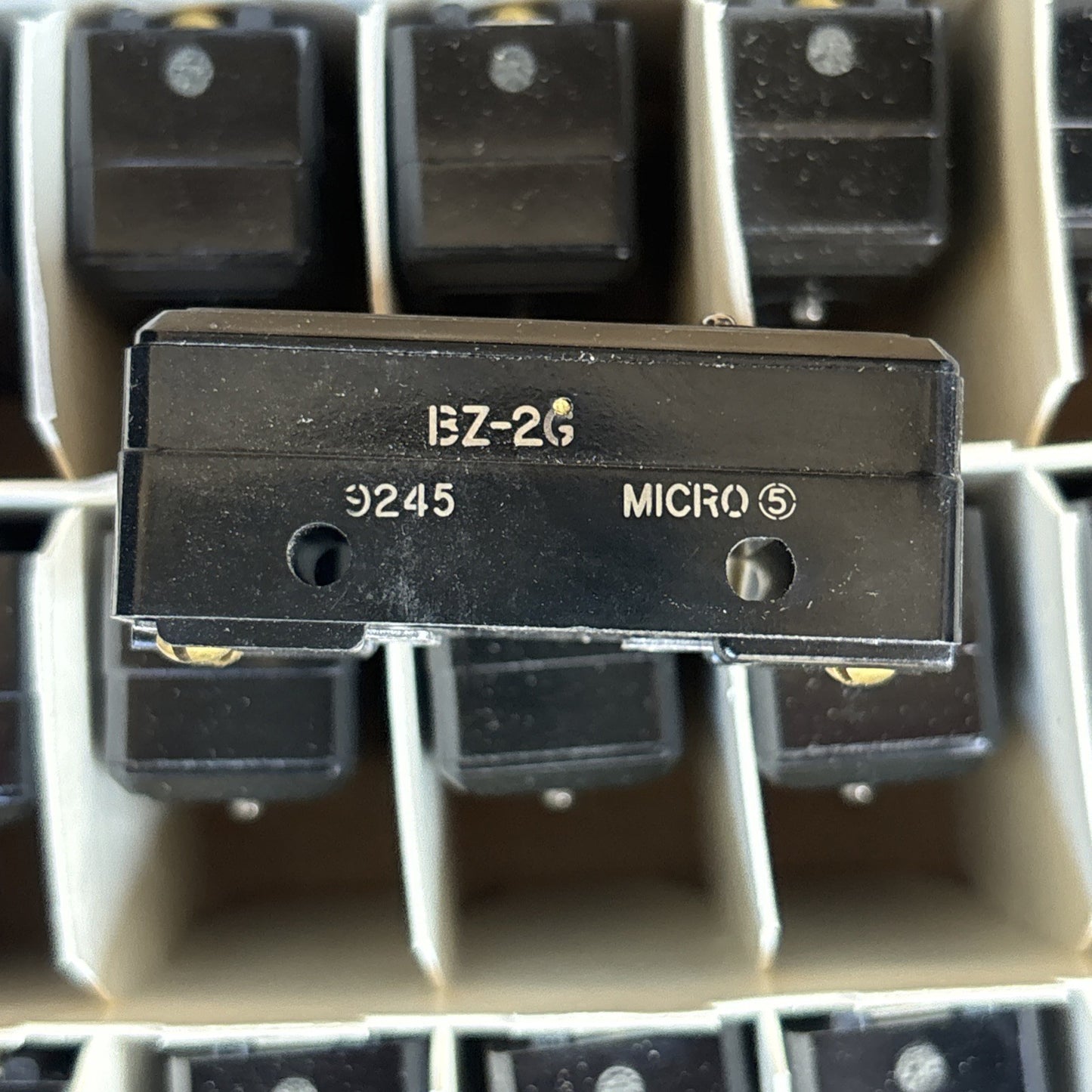 LOT OF 55 HONEYWELL BZ 2G A2 MICROSWITCH NEW1