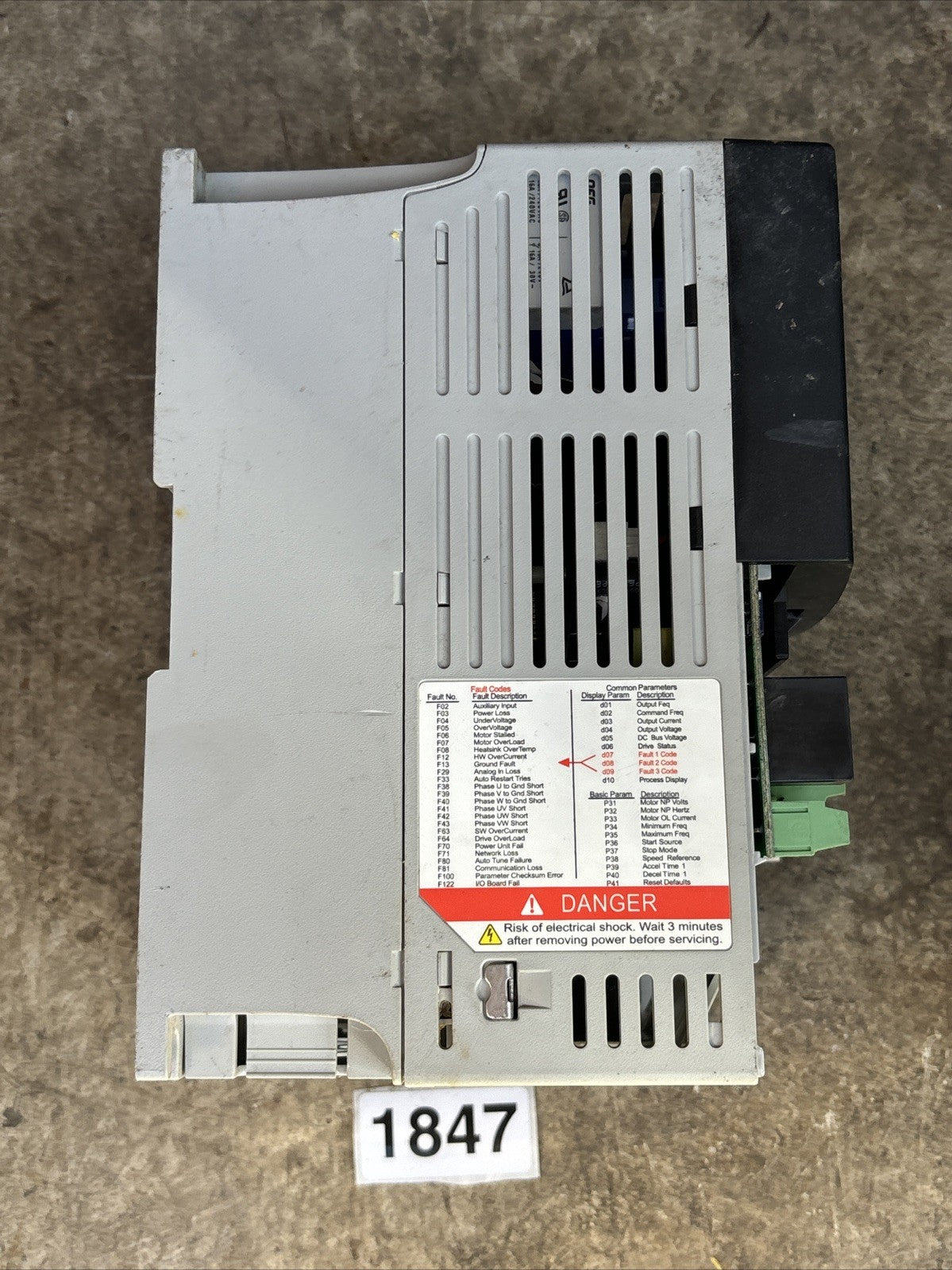 Allen Bradley Powerflex 40 22B D2P3N104 Ser A 1 HP AC Drive, 380 V 480 V 3 Phase4