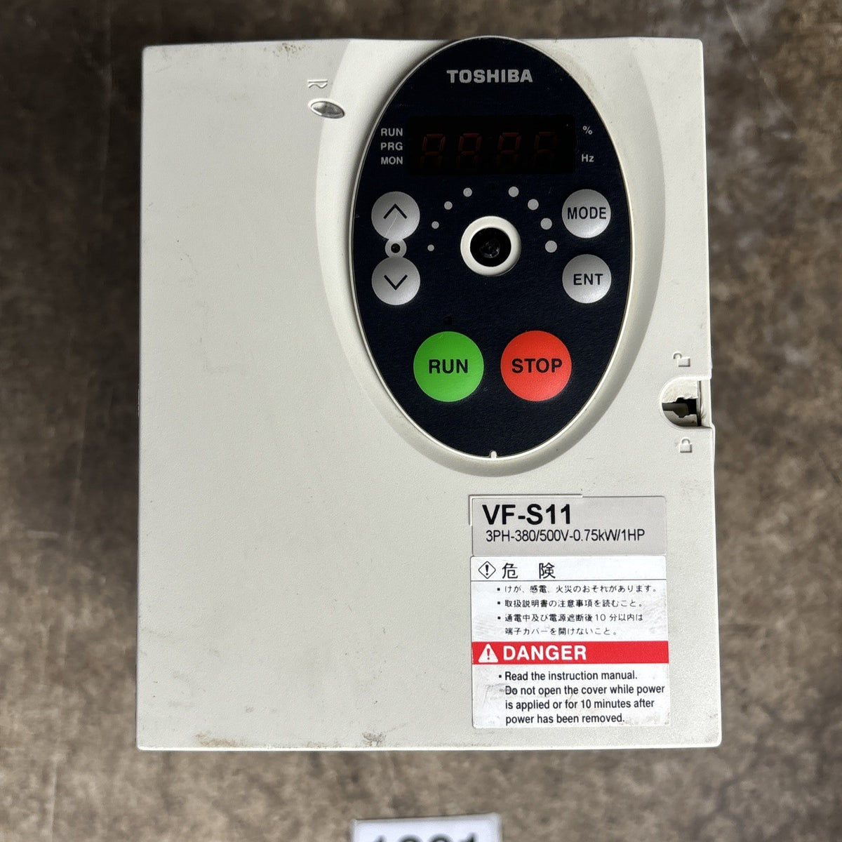 TOSHIBA VFS11 4007PL WN (R5) TRANSISTOR INVERTER 1HP (H) MISSING KNOB/SCREW1
