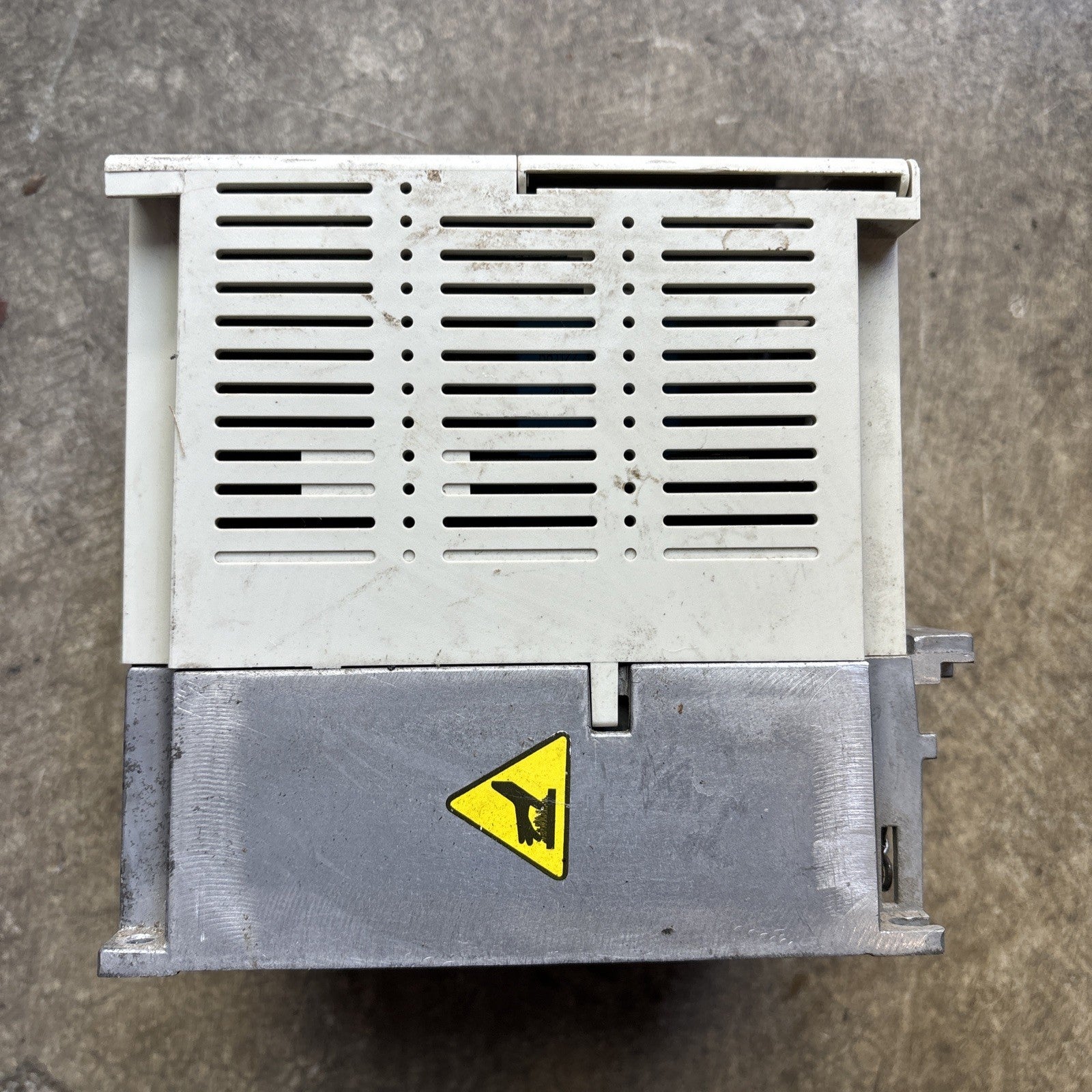 Toshiba VFS9 4015PL WN(1) VFD 0.5/400Hz 2Hp 380/500v 4.1A 3Ph In4