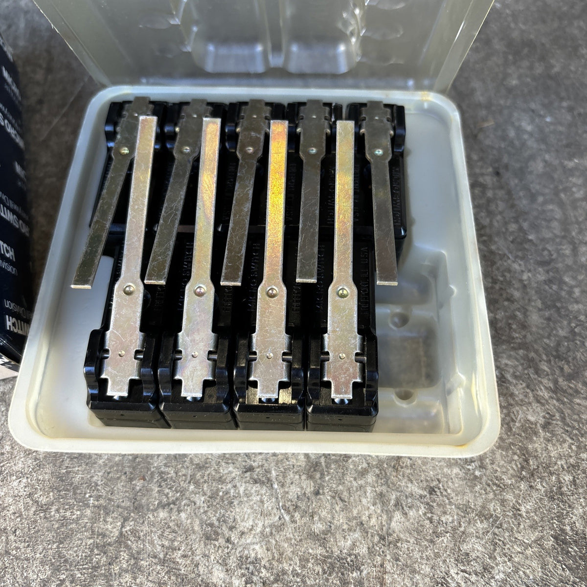 NEW BOX OF 9 HONEYWELL BE 2RV A2 MICRO LIMIT SWITCH PILOT DUTY 25A 125/250/480V2