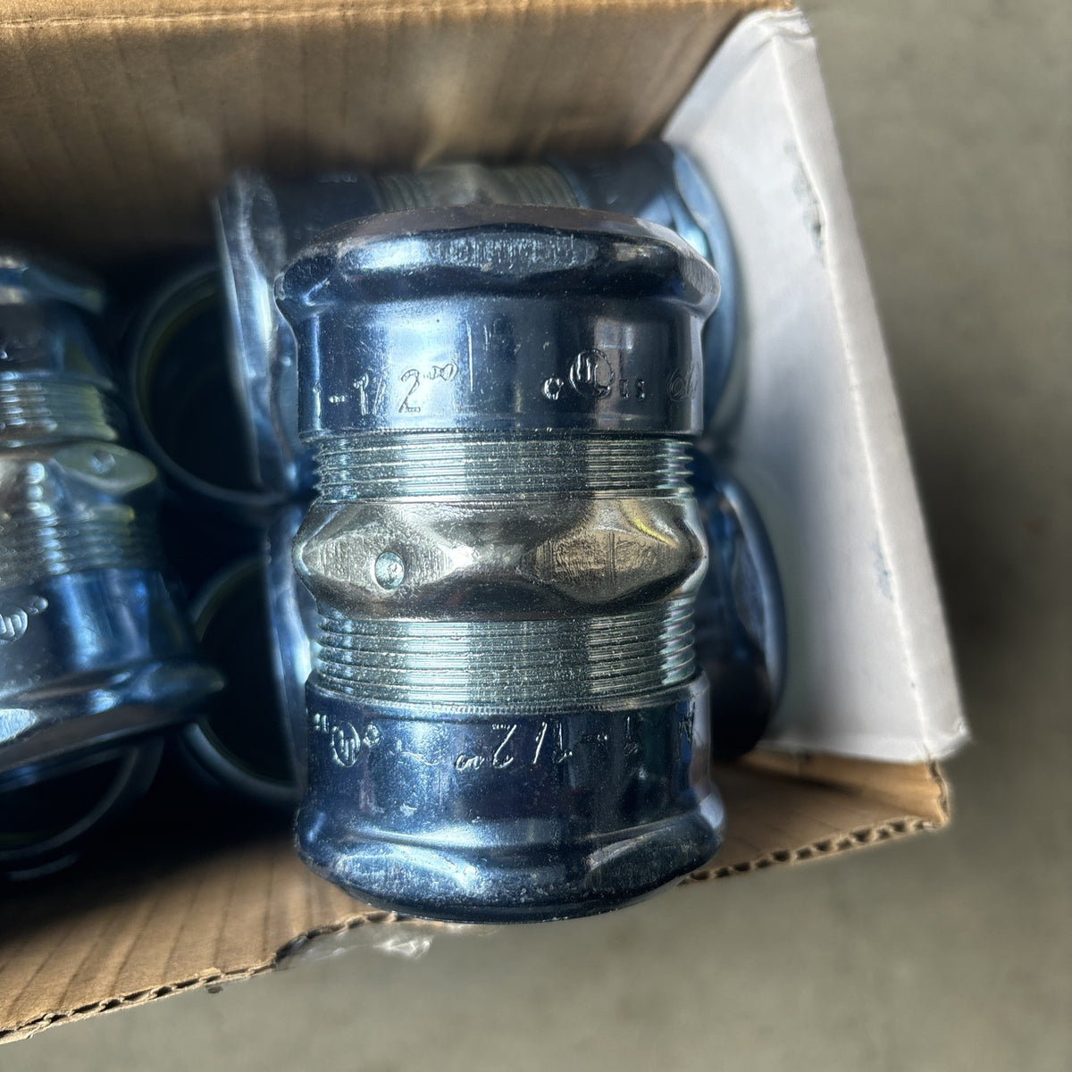 Arlington 834RT 1 1/2" Raintight EMT Compression Coupling Qty 102